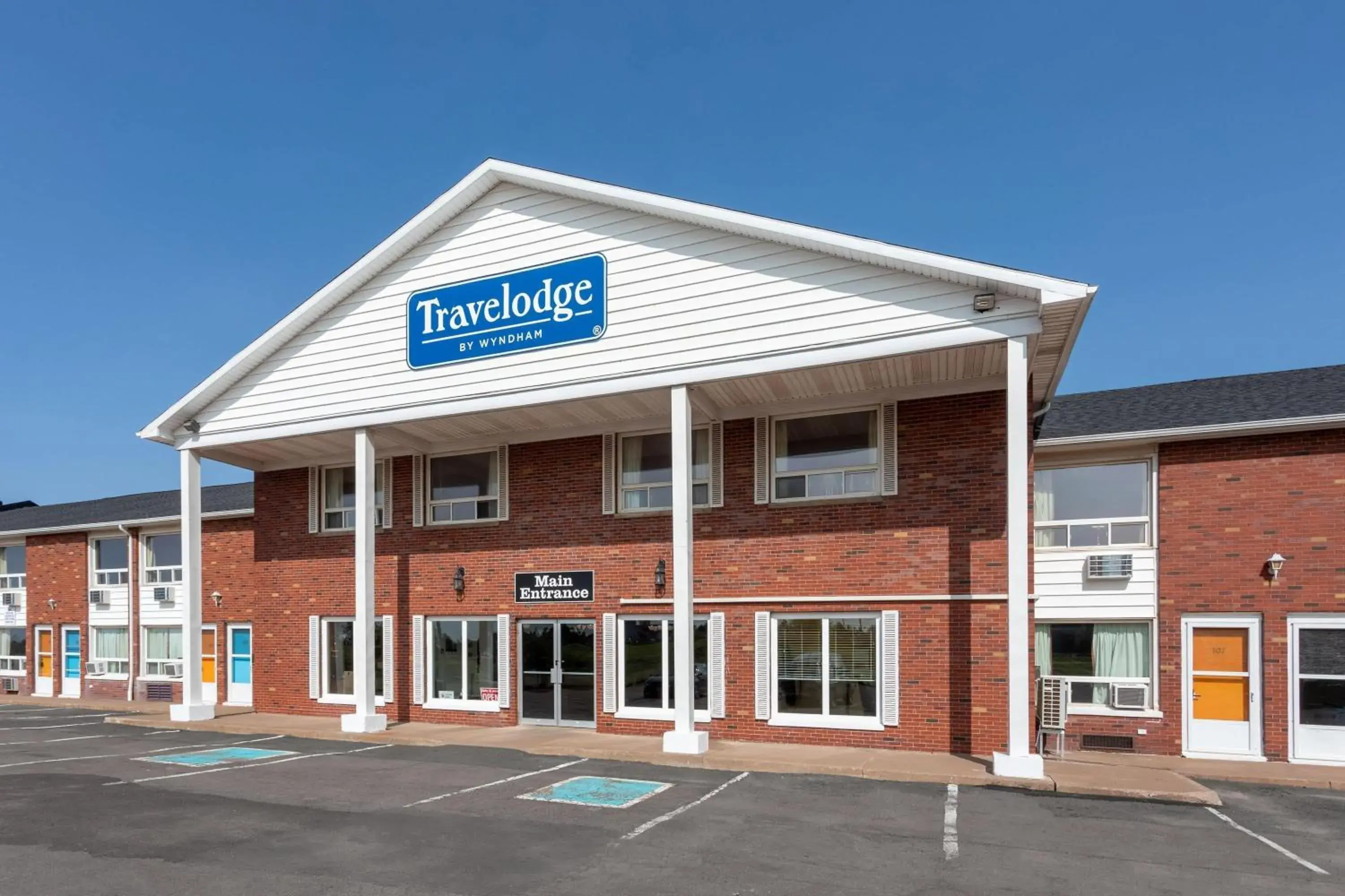 Property building in Travelodge by Wyndham Amherst Property building in Travelodge by Wyndham Amherst