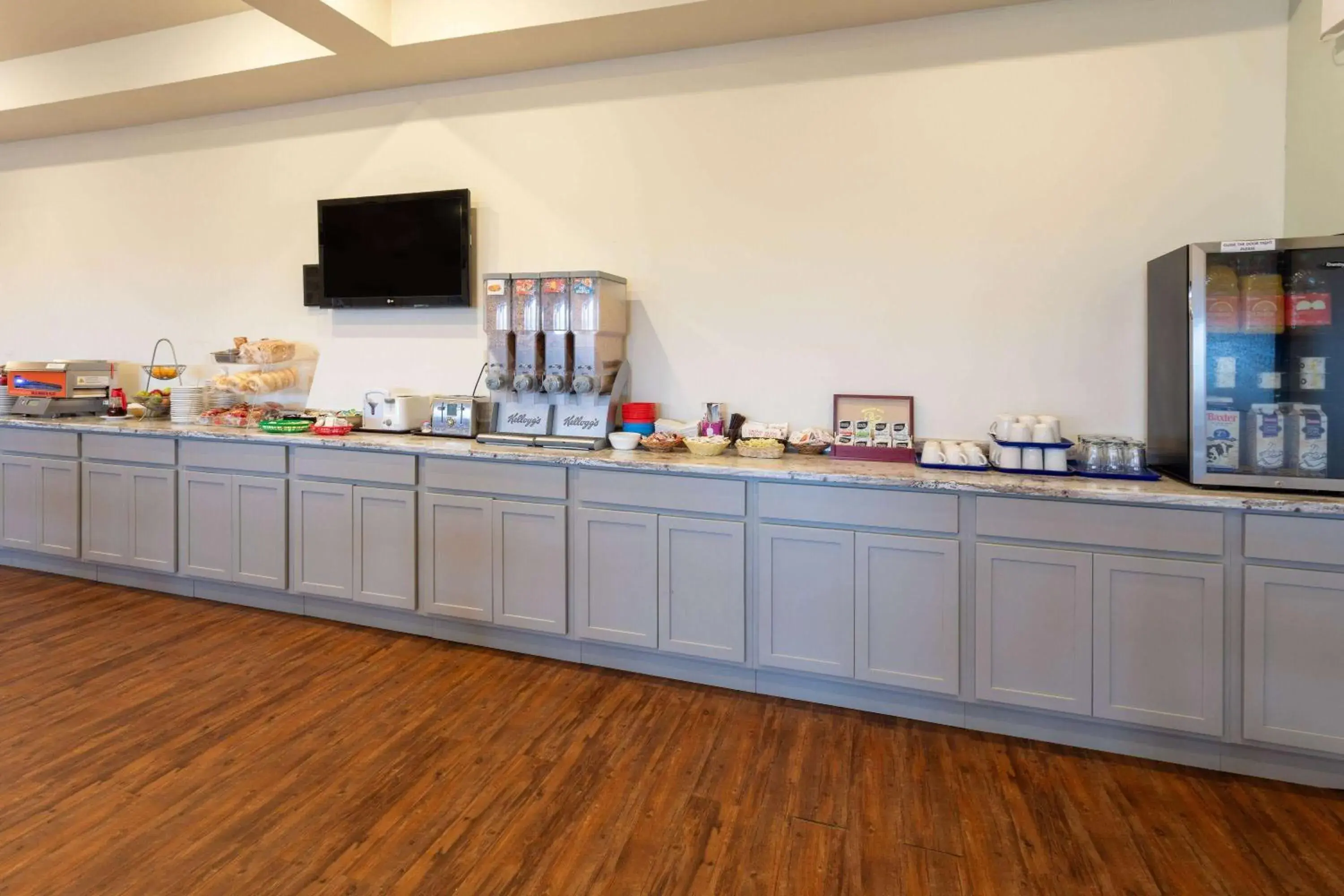 Breakfast in Travelodge by Wyndham Amherst Breakfast in Travelodge by Wyndham Amherst