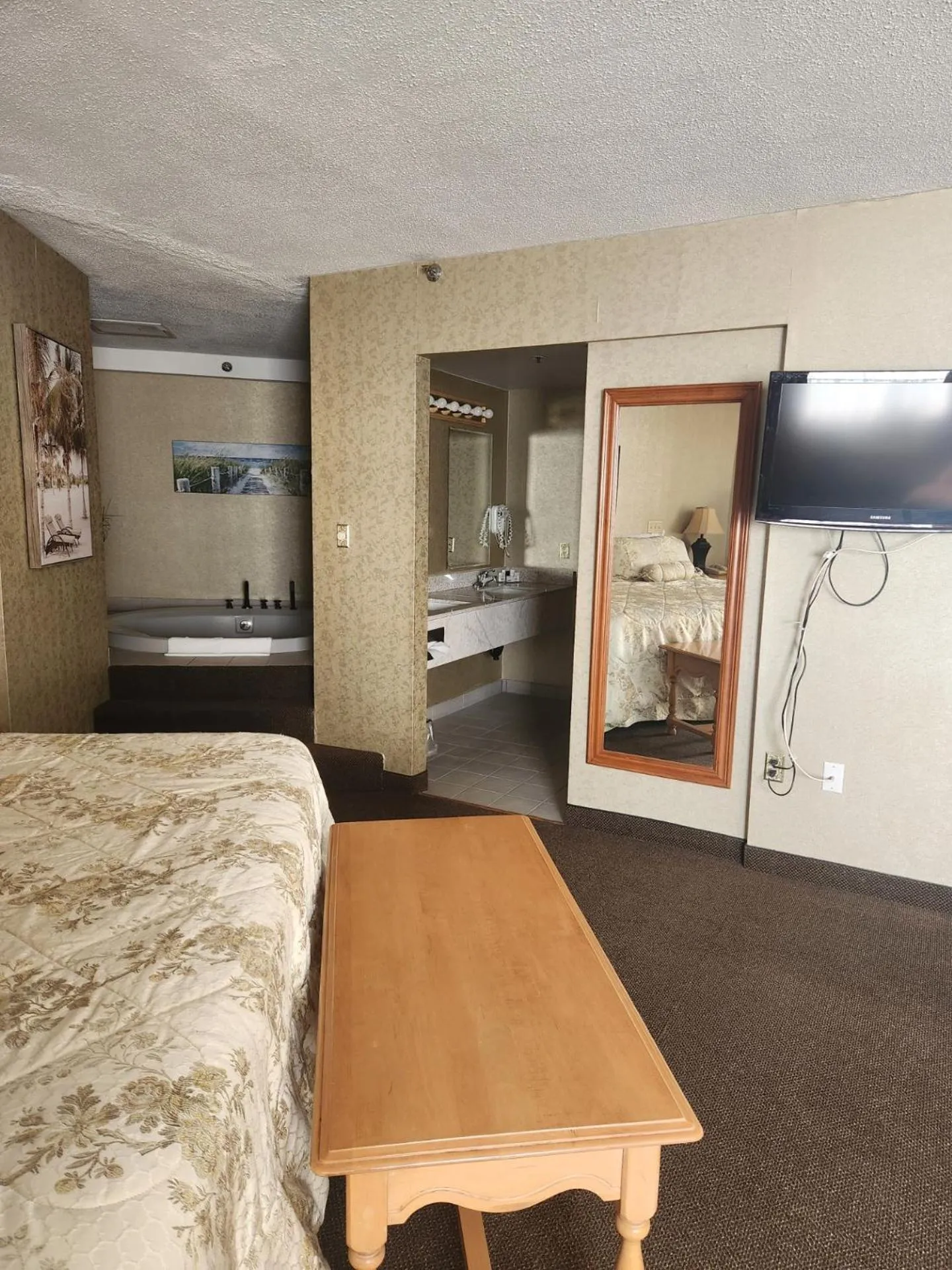 Bedroom, Bed in Travelodge by Wyndham Amherst