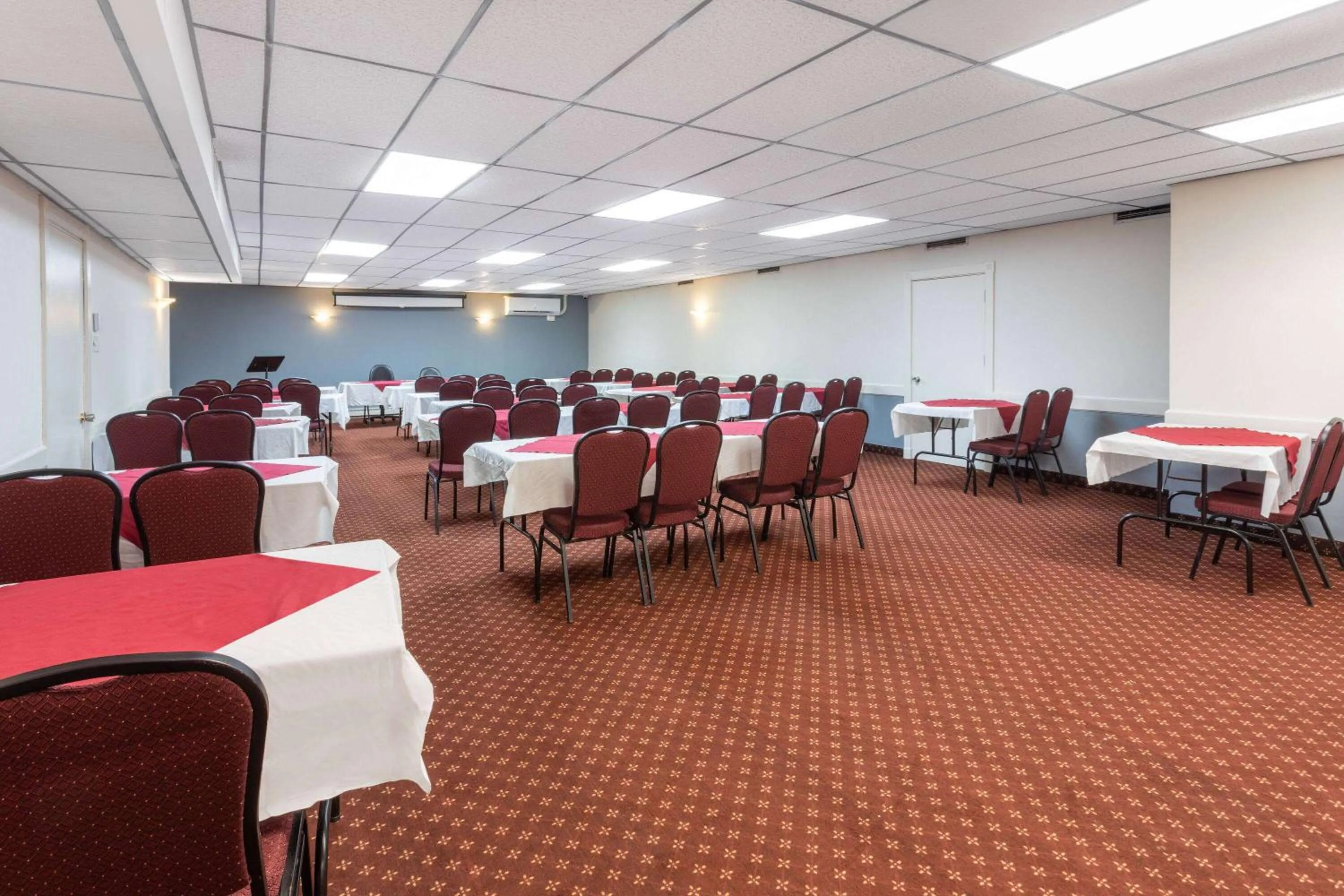 Meeting/conference room in Travelodge by Wyndham Amherst
