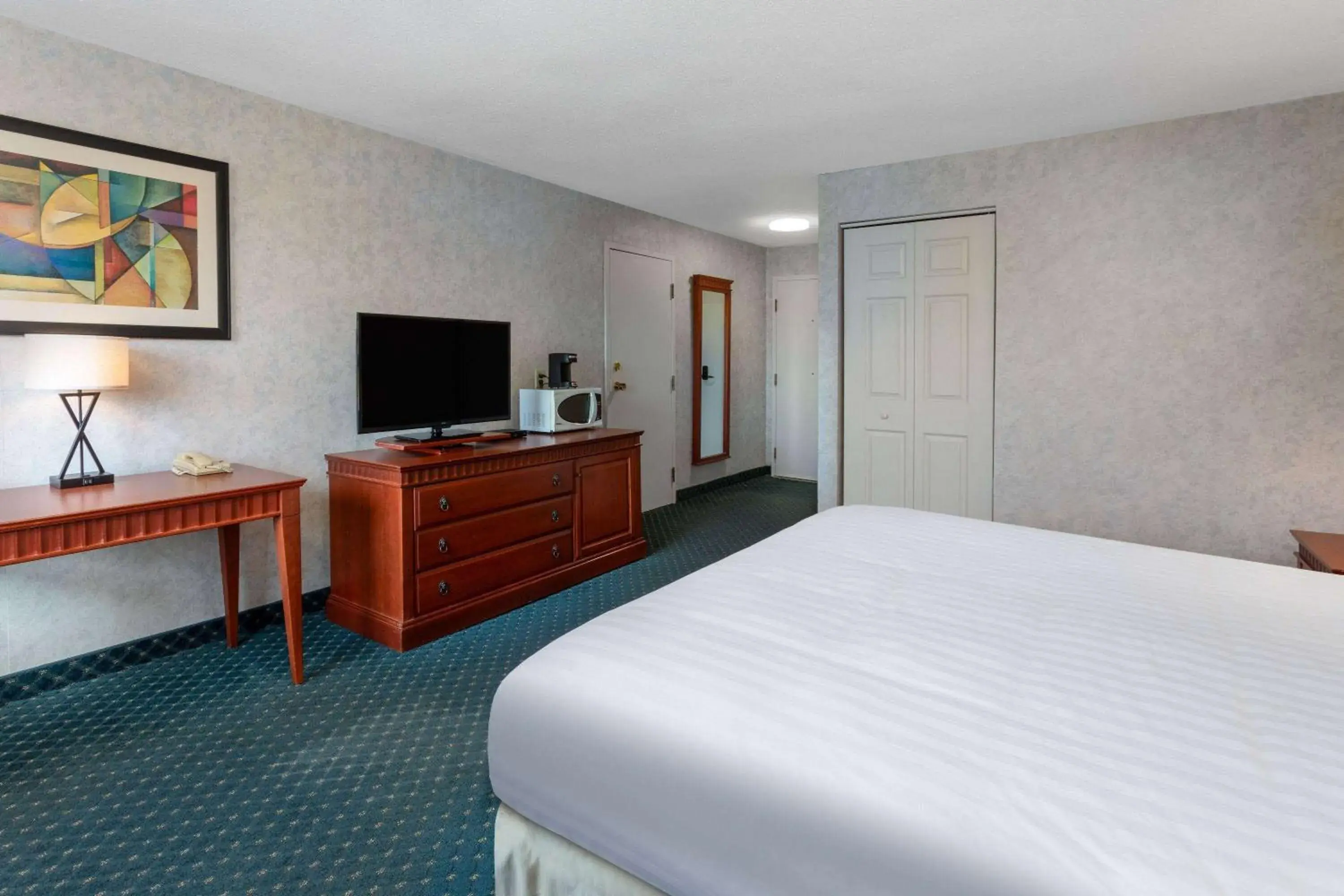 Photo of the whole room, Bed in Travelodge by Wyndham Amherst Photo of the whole room, Bed in Travelodge by Wyndham Amherst