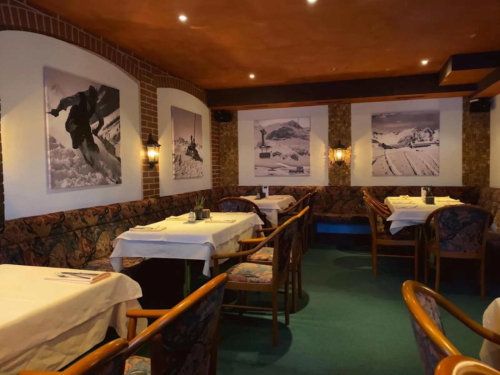 Restaurant/places to eat in Hotel Germania