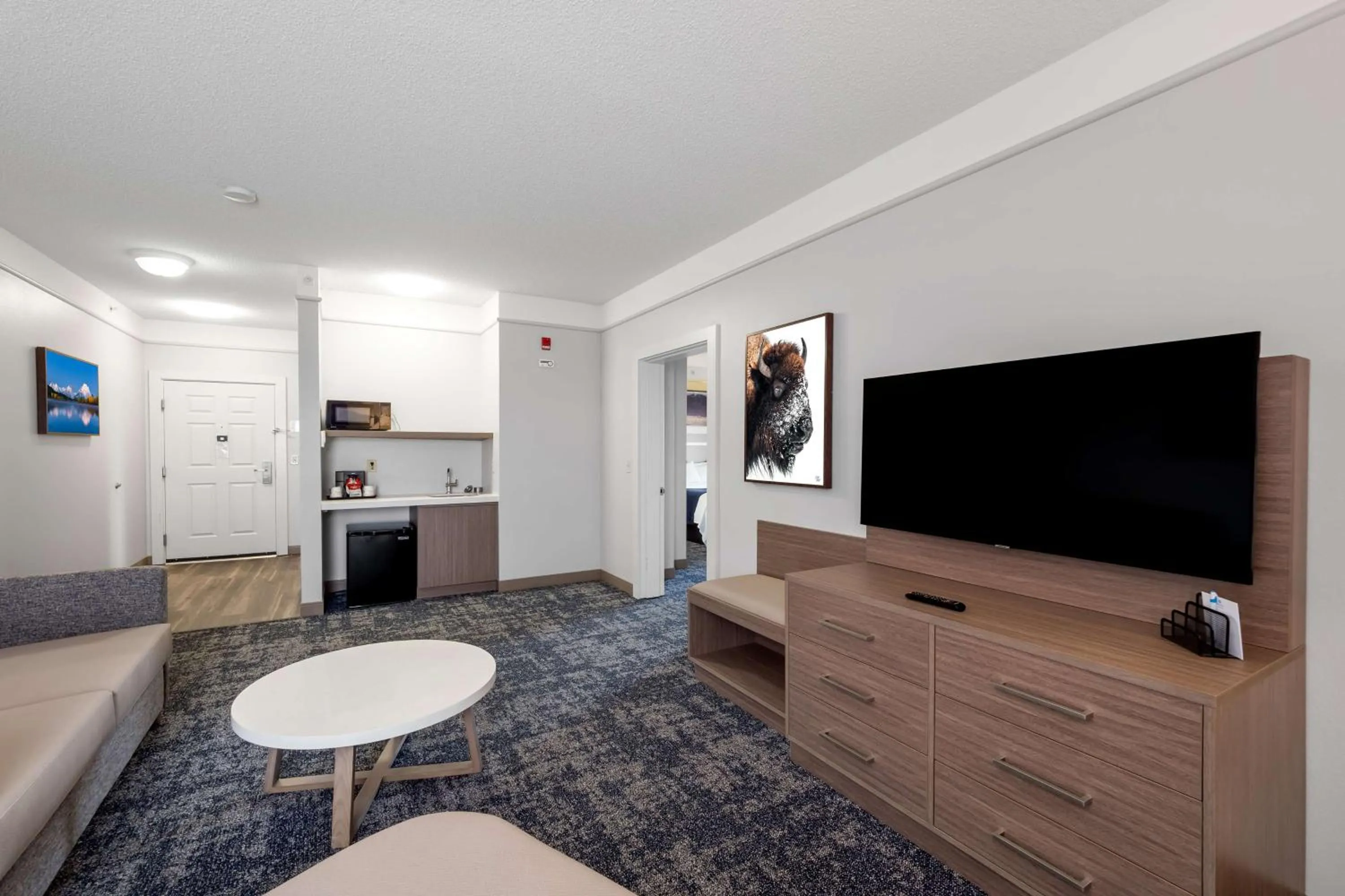 TV and multimedia in SureStay Plus Hotel by Best Western Billings