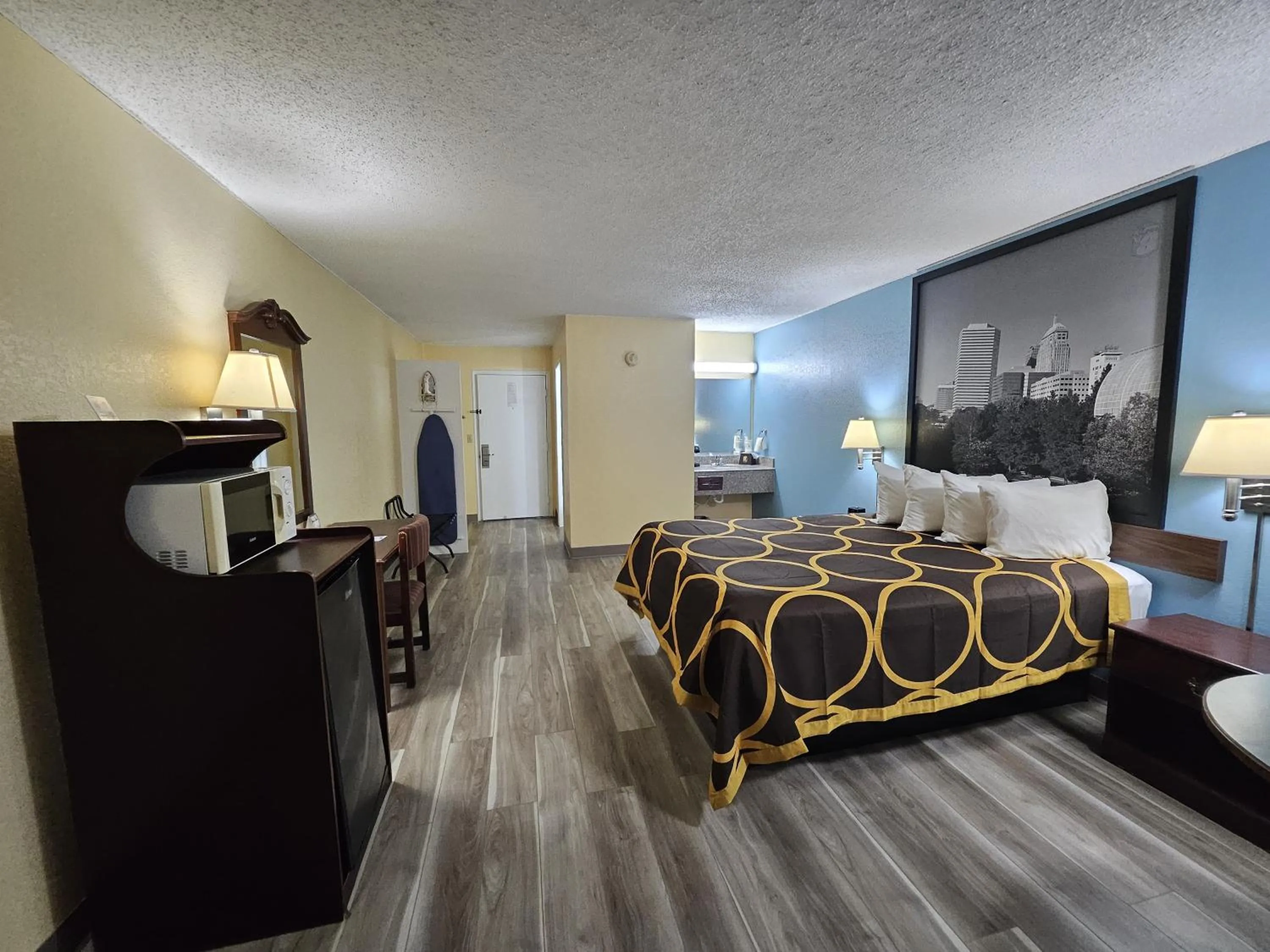 Bed in Super 8 by Wyndham Clinton