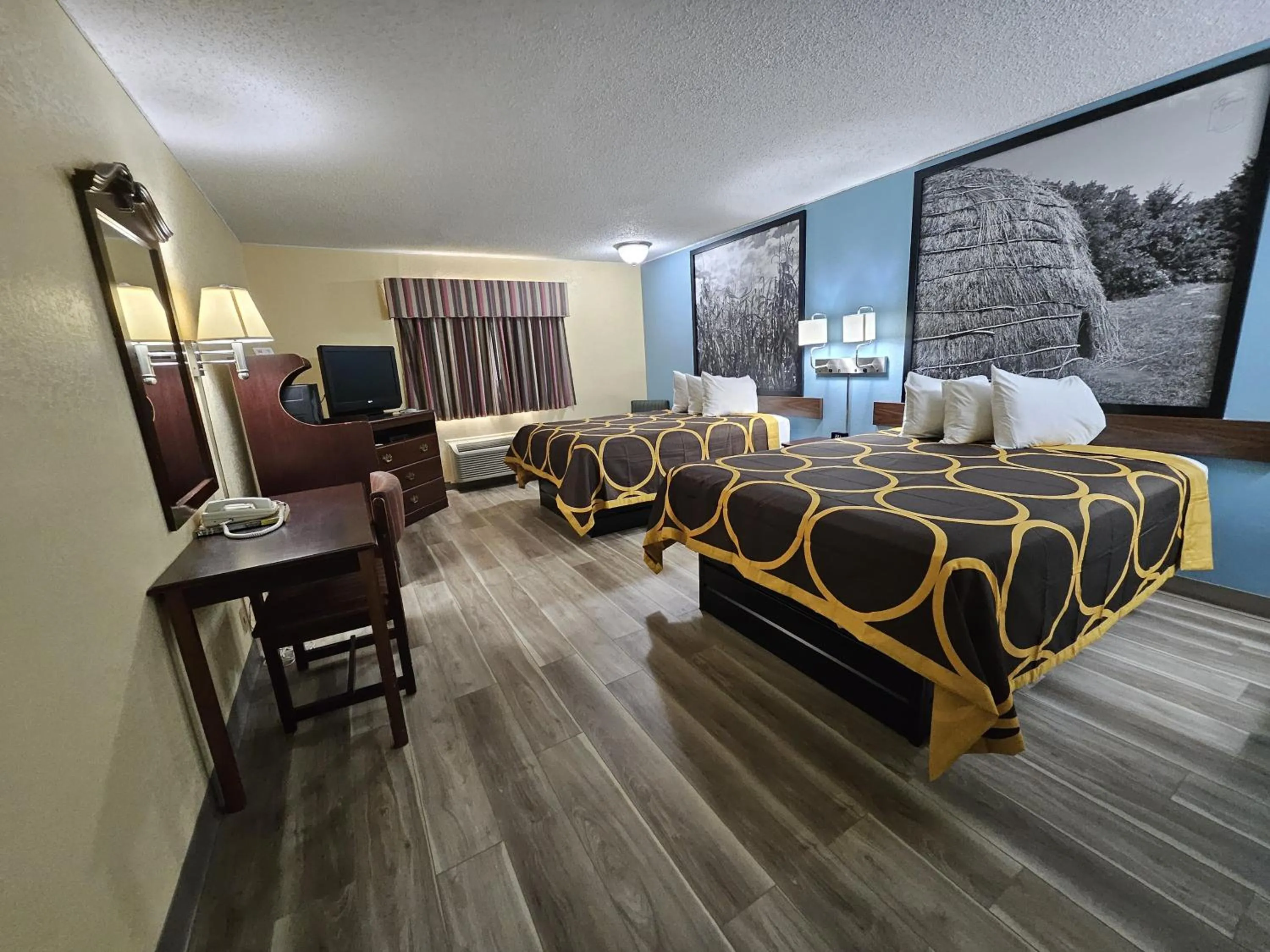 Bed in Super 8 by Wyndham Clinton