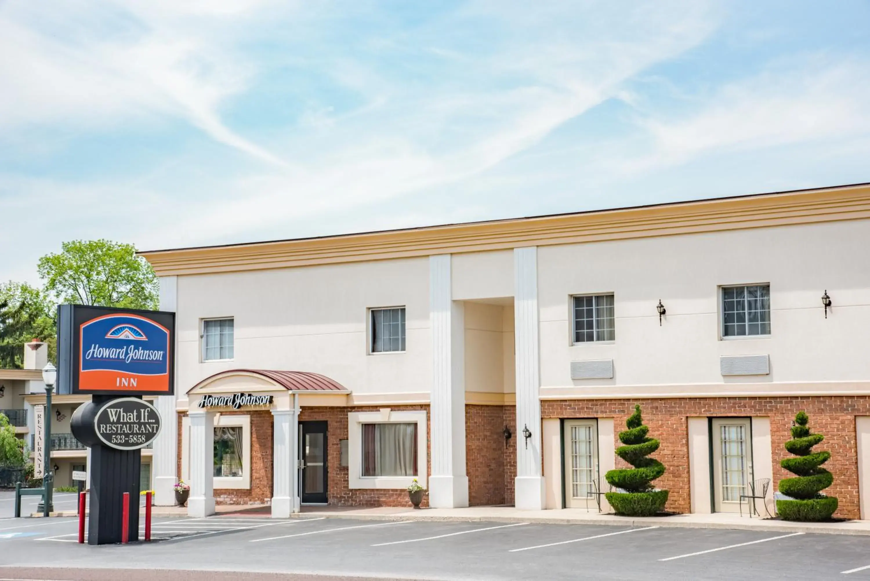 Property building in Howard Johnson by Wyndham Hershey Property building in Howard Johnson by Wyndham Hershey