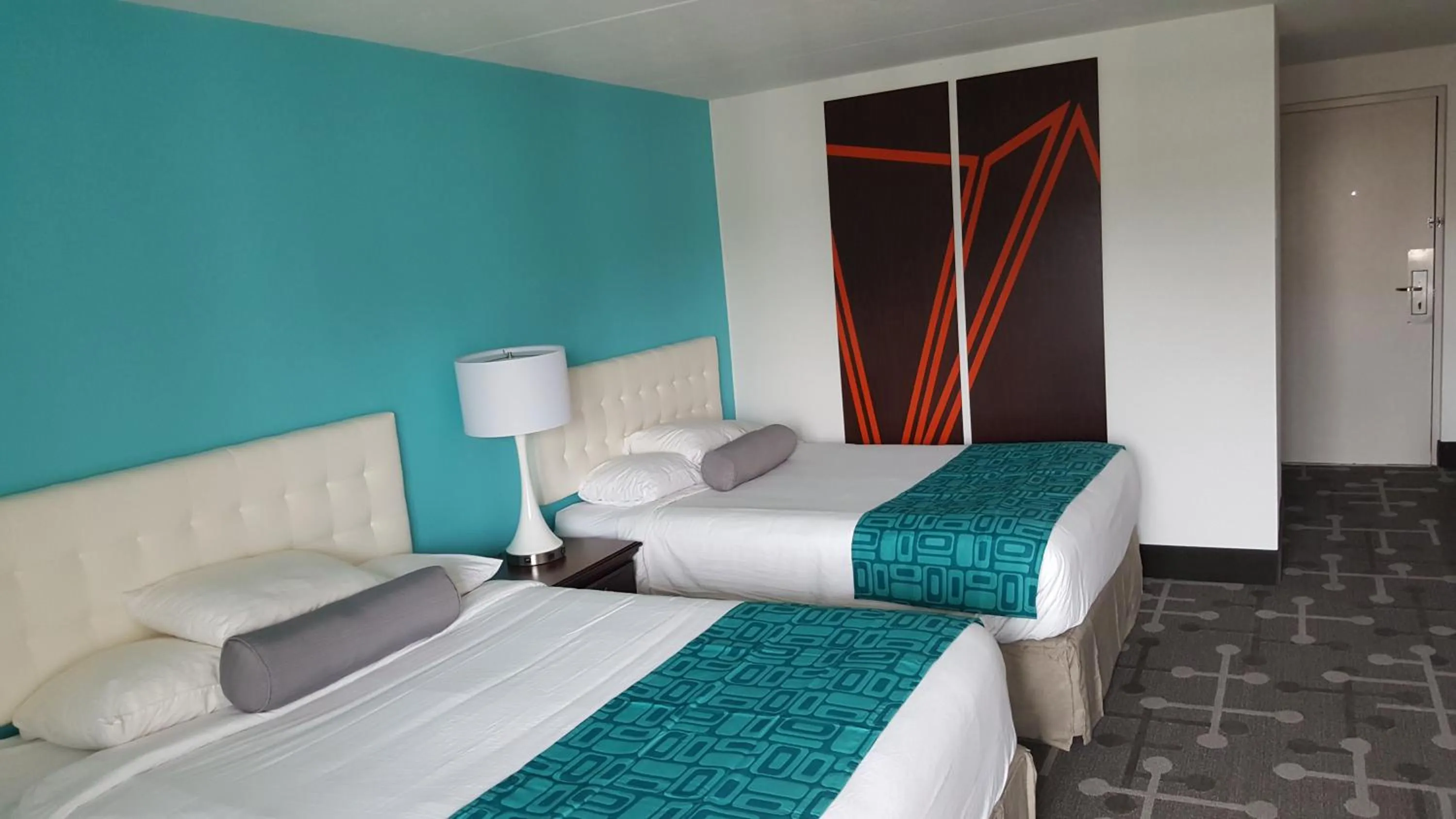 Day, Bed in Howard Johnson by Wyndham Hershey