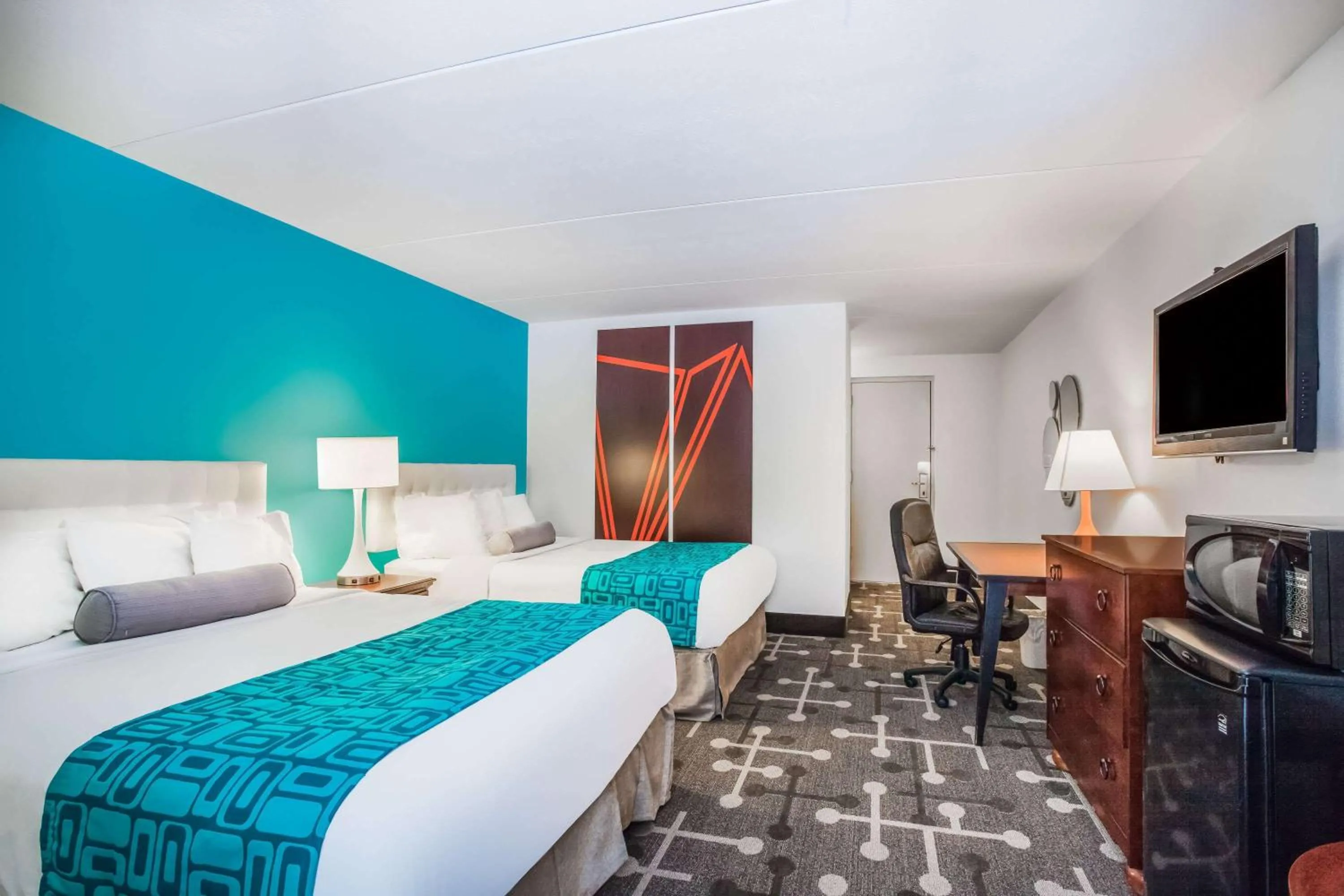 Photo of the whole room, Bed in Howard Johnson by Wyndham Hershey