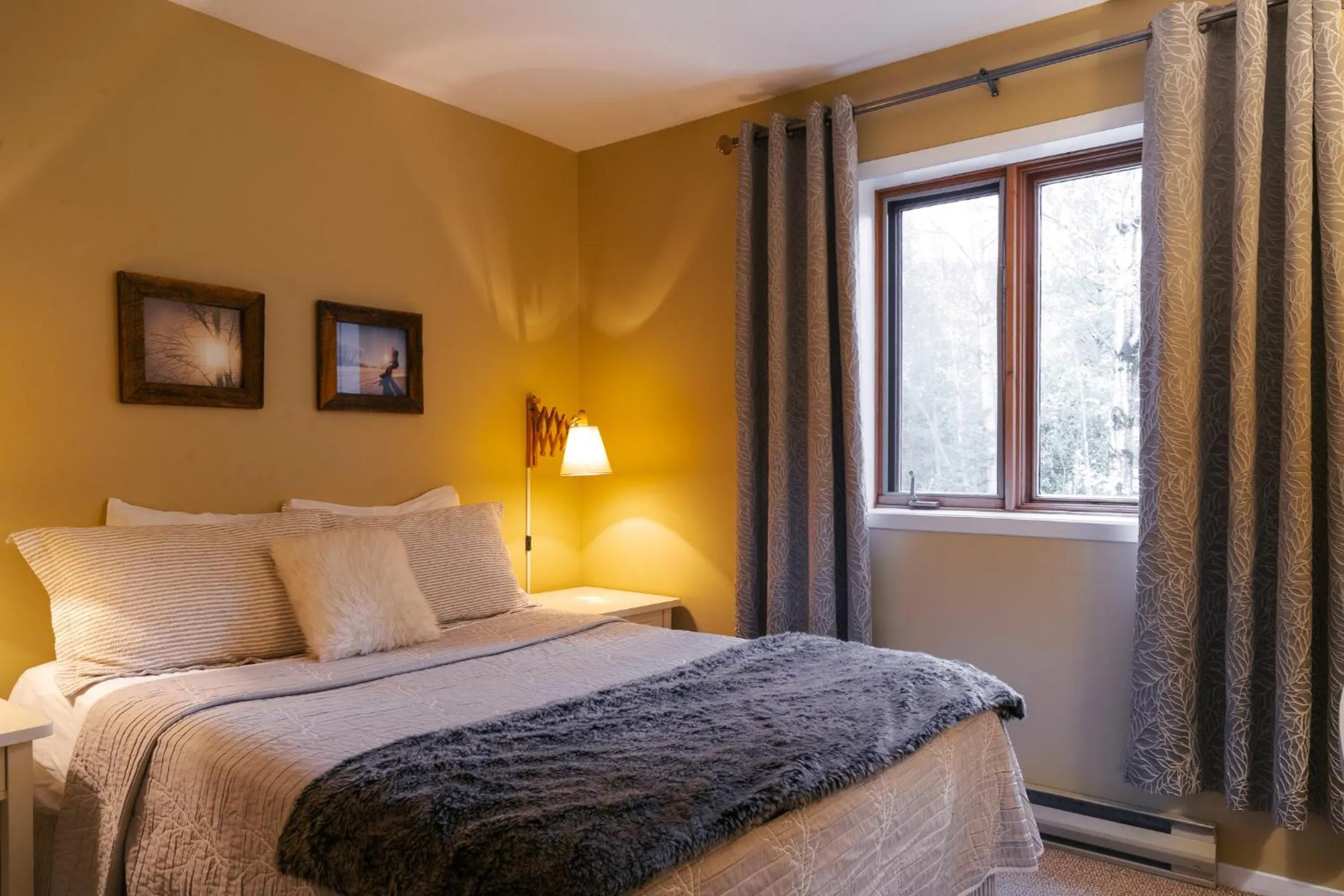 Bedroom, Bed in Mont Blanc Hôtel & Condos