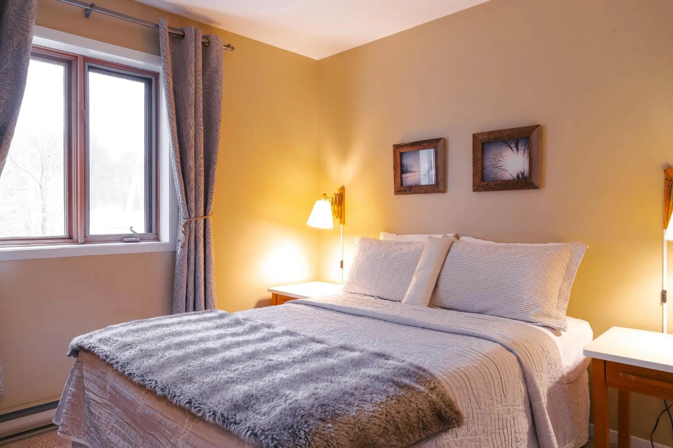 Bedroom, Bed in Mont Blanc Hôtel & Condos