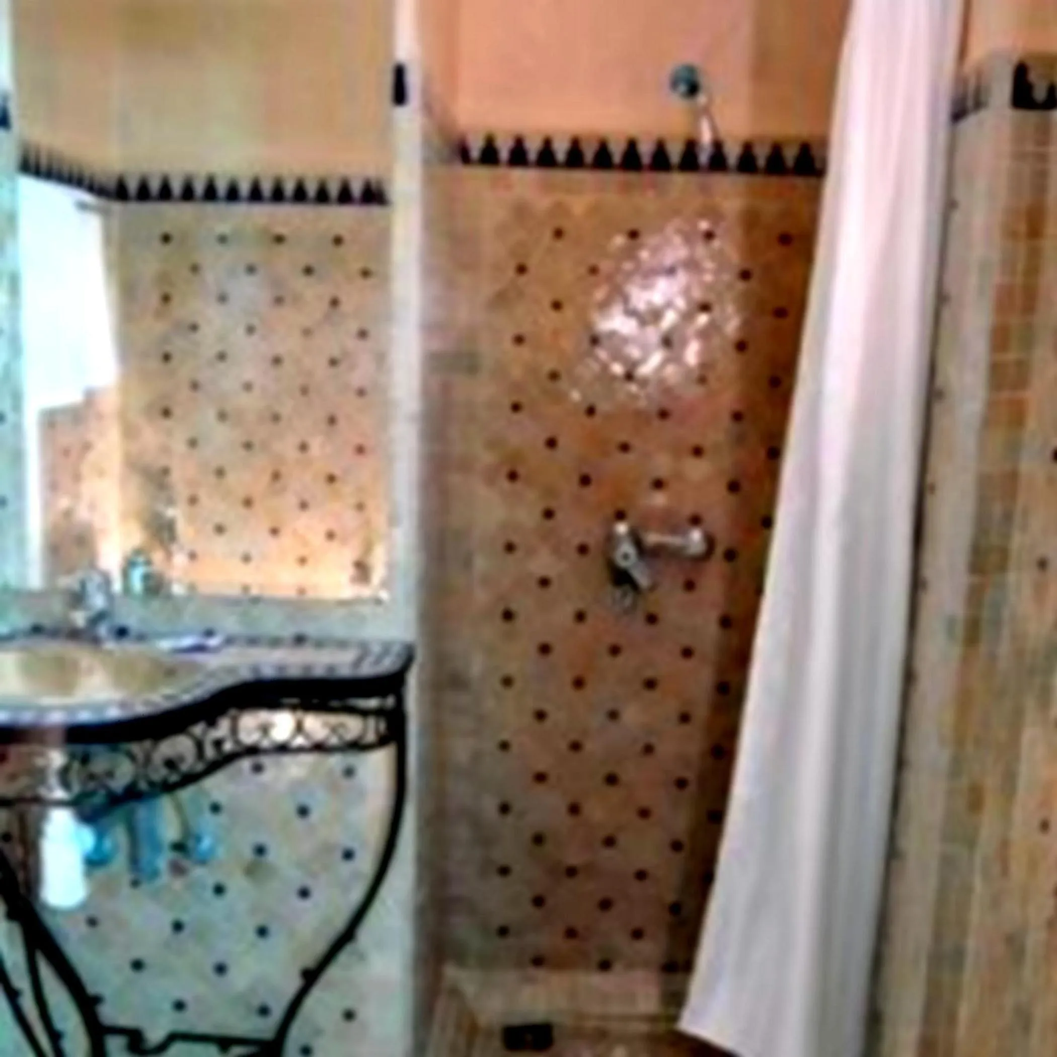 Bathroom in Suite Hotel Tilila