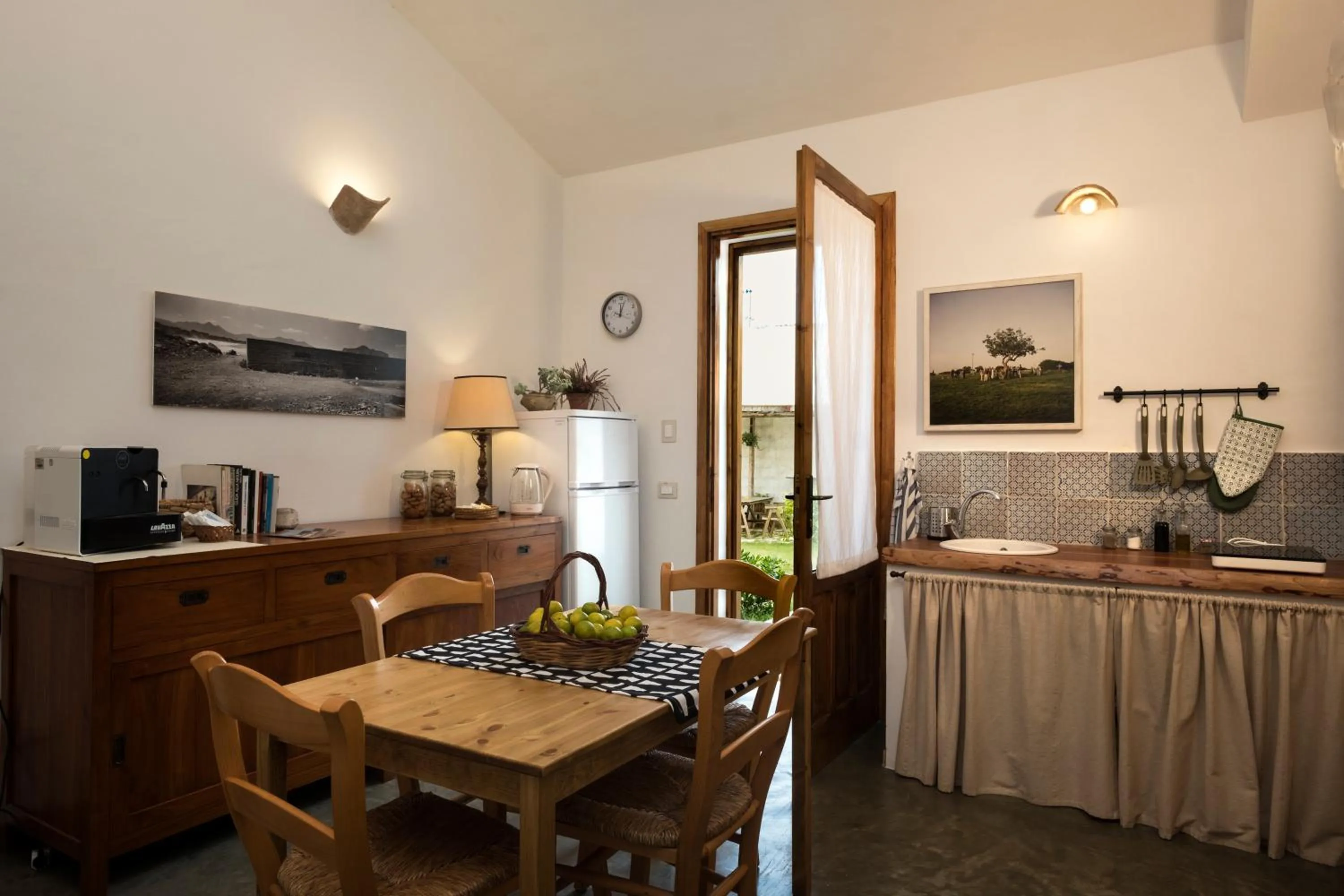 Communal lounge/ TV room in Stagnone Area Zero