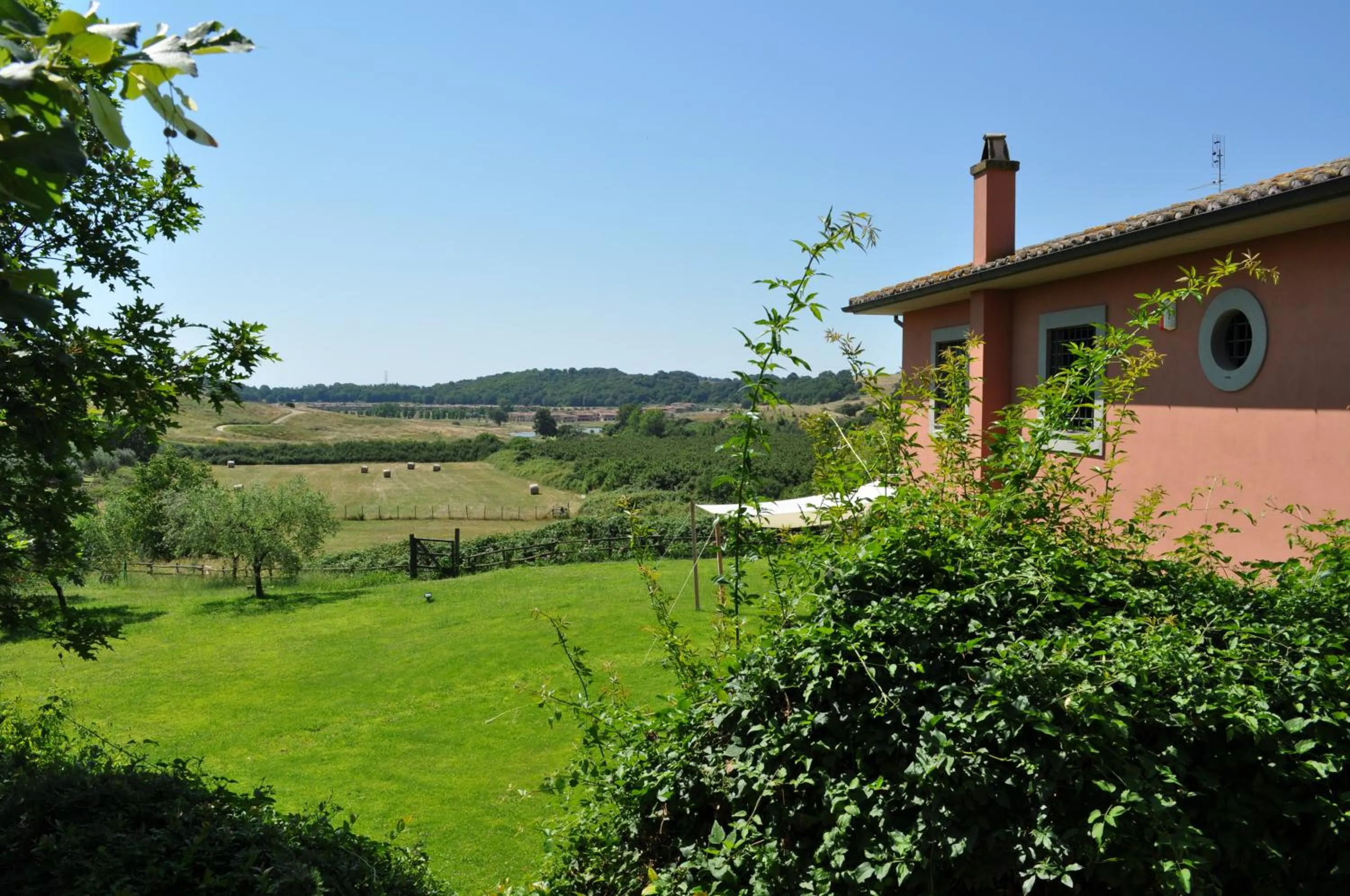 Garden view in Casale Vicino Al Golf Nazionale