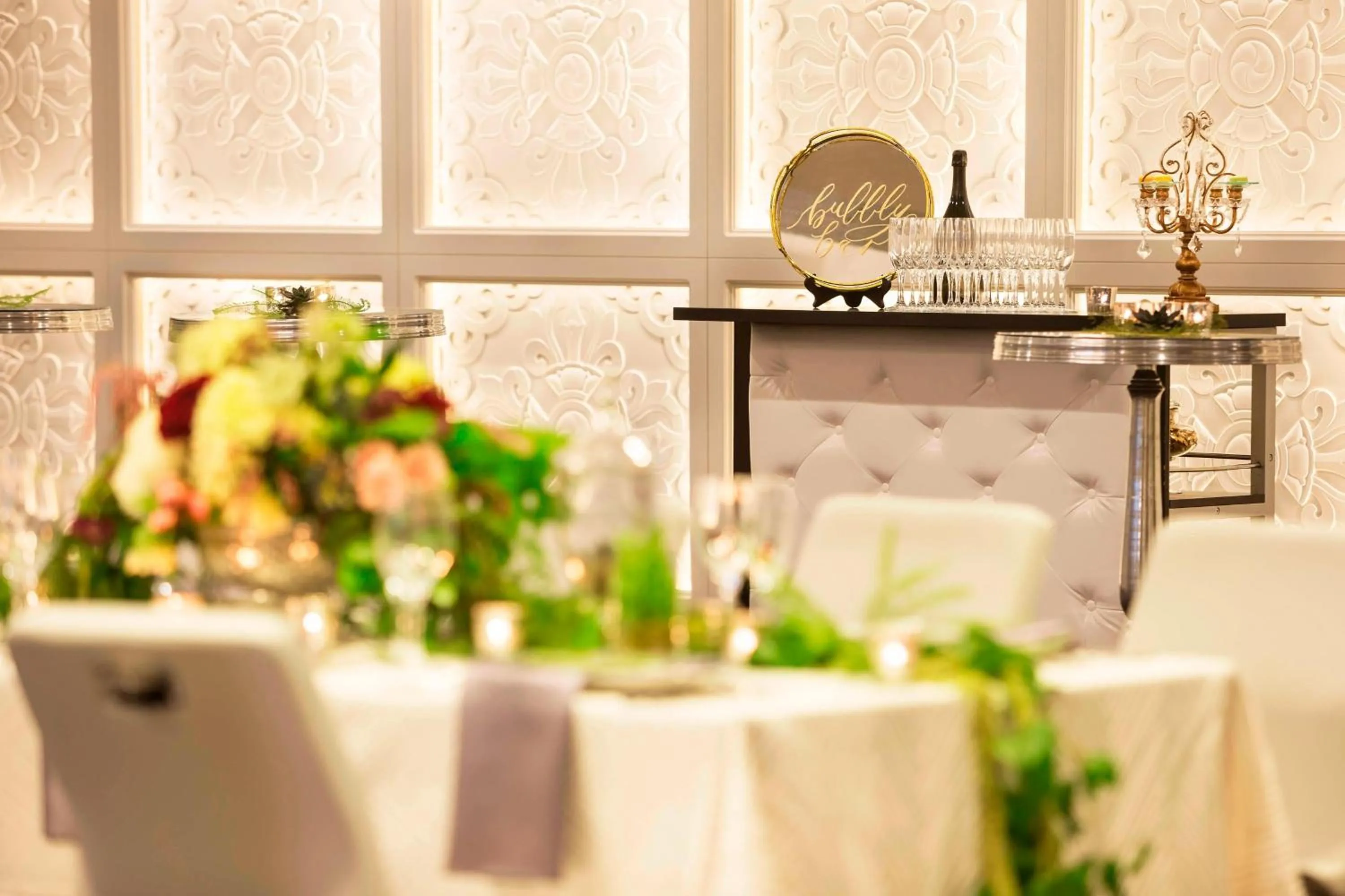 Lounge or bar in Hotel Ivy, a Luxury Collection Hotel, Minneapolis