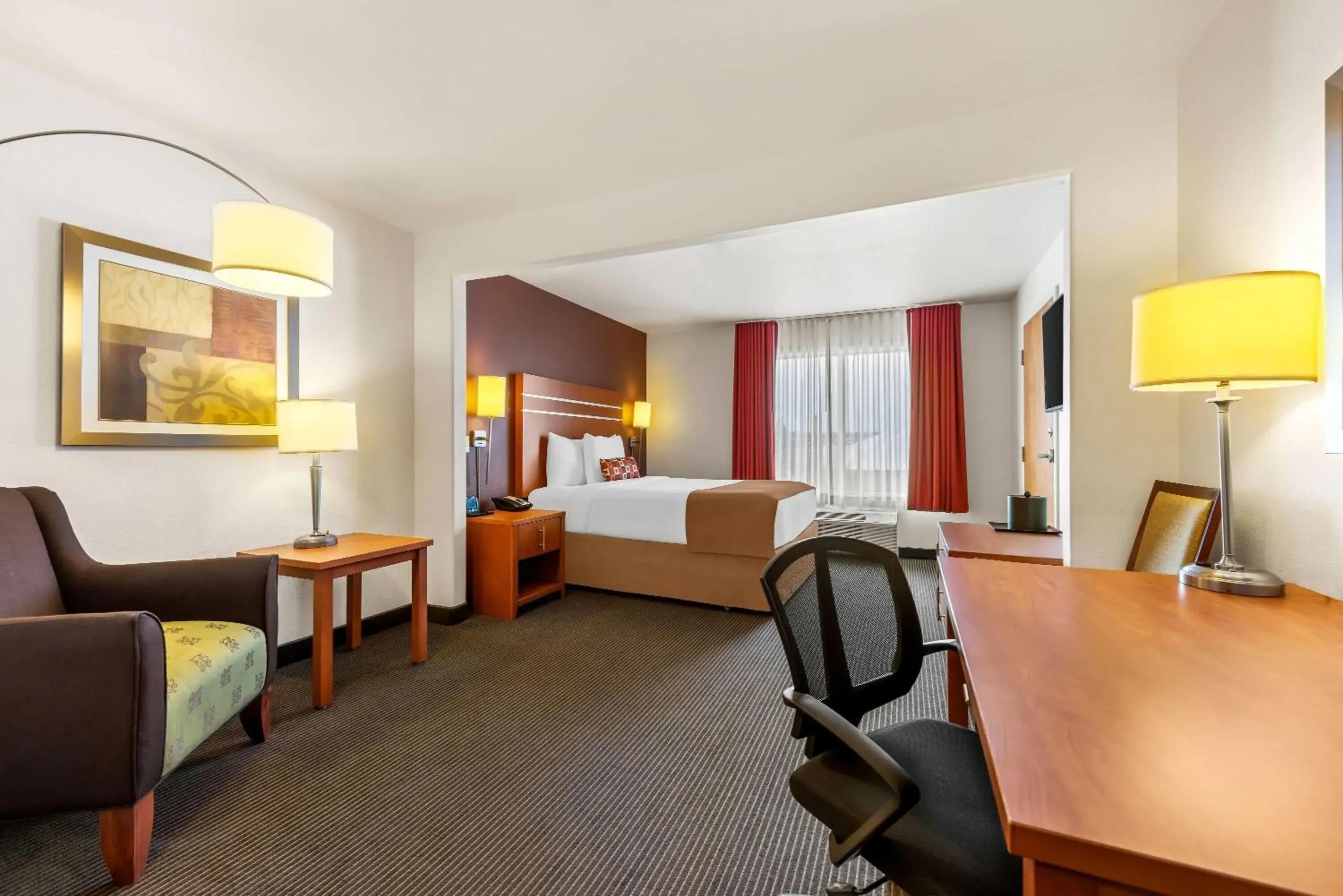 Photo of the whole room, Bed in Wingate by Wyndham Calgary South Photo of the whole room, Bed in Wingate by Wyndham Calgary South