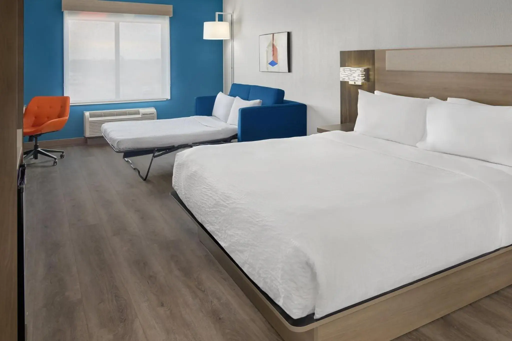 Bedroom, Bed in Holiday Inn Express Hotel and Suites - Odessa by IHG Bedroom, Bed in Holiday Inn Express Hotel and Suites - Odessa by IHG