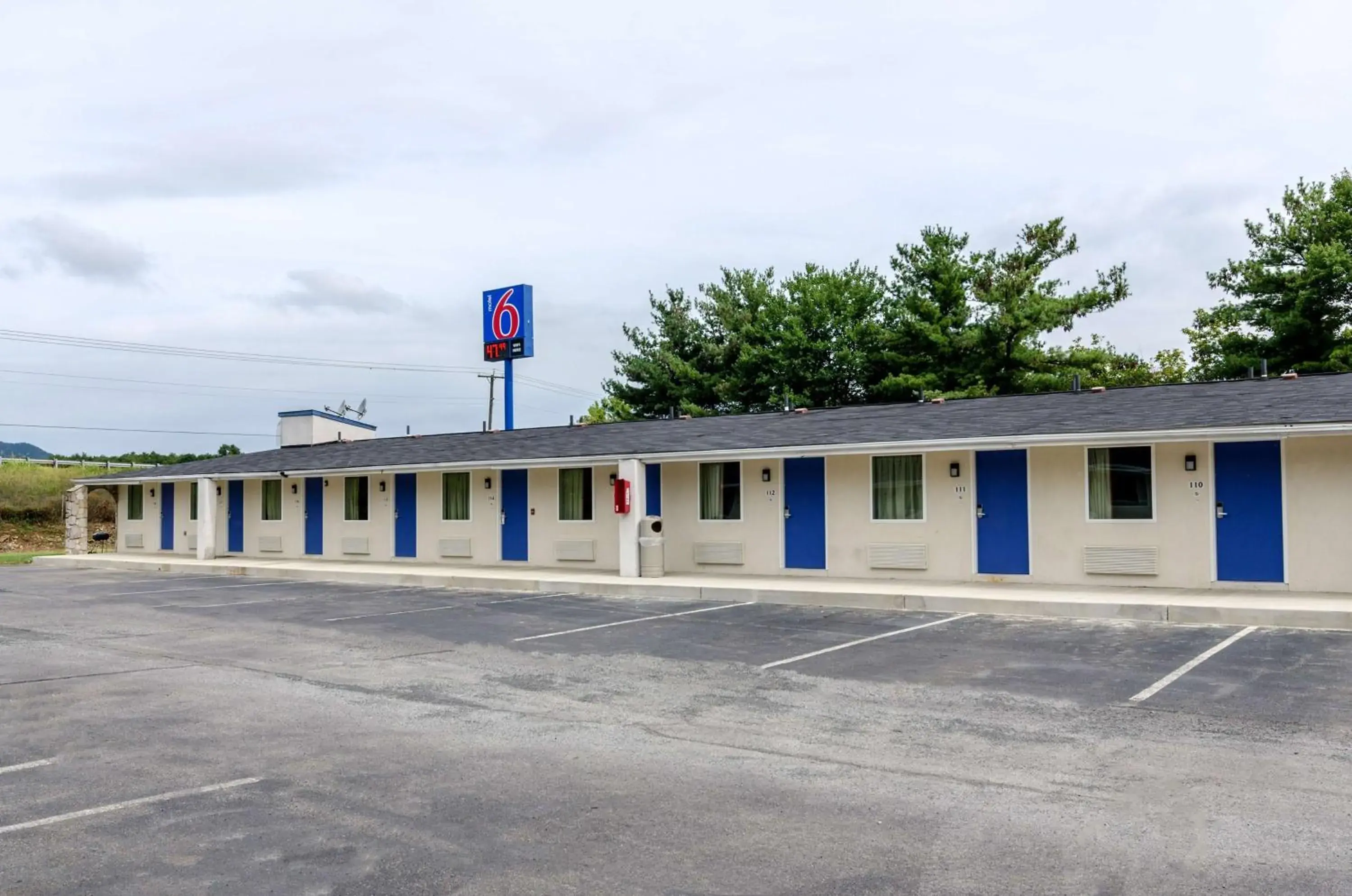 Property building in Motel 6-Troutville, VA Property building in Motel 6-Troutville, VA