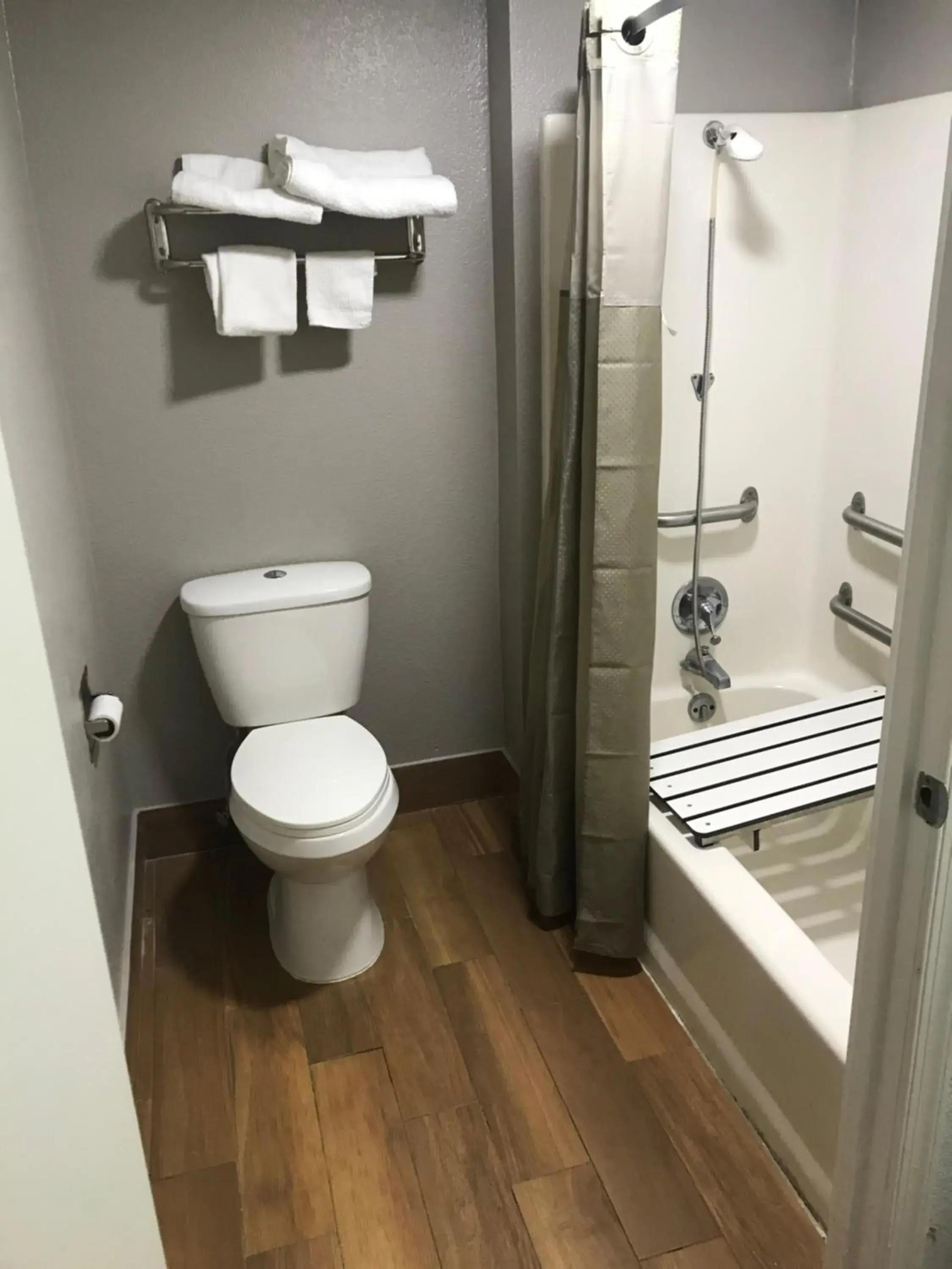 Quadruple Room - Disability Access - Smoking in Motel 6-Troutville, VA Quadruple Room - Disability Access - Smoking in Motel 6-Troutville, VA