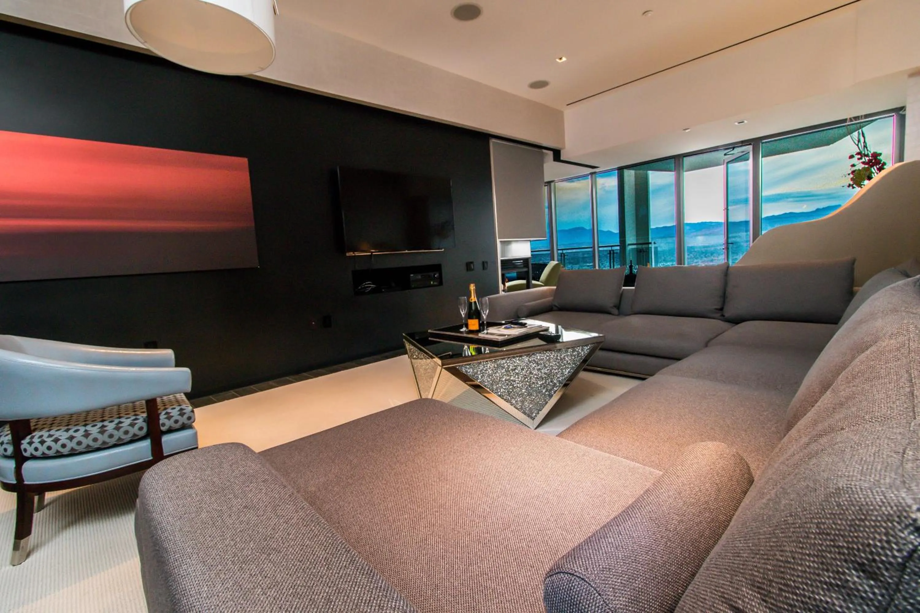 Romance Phenthouse at Palms Place