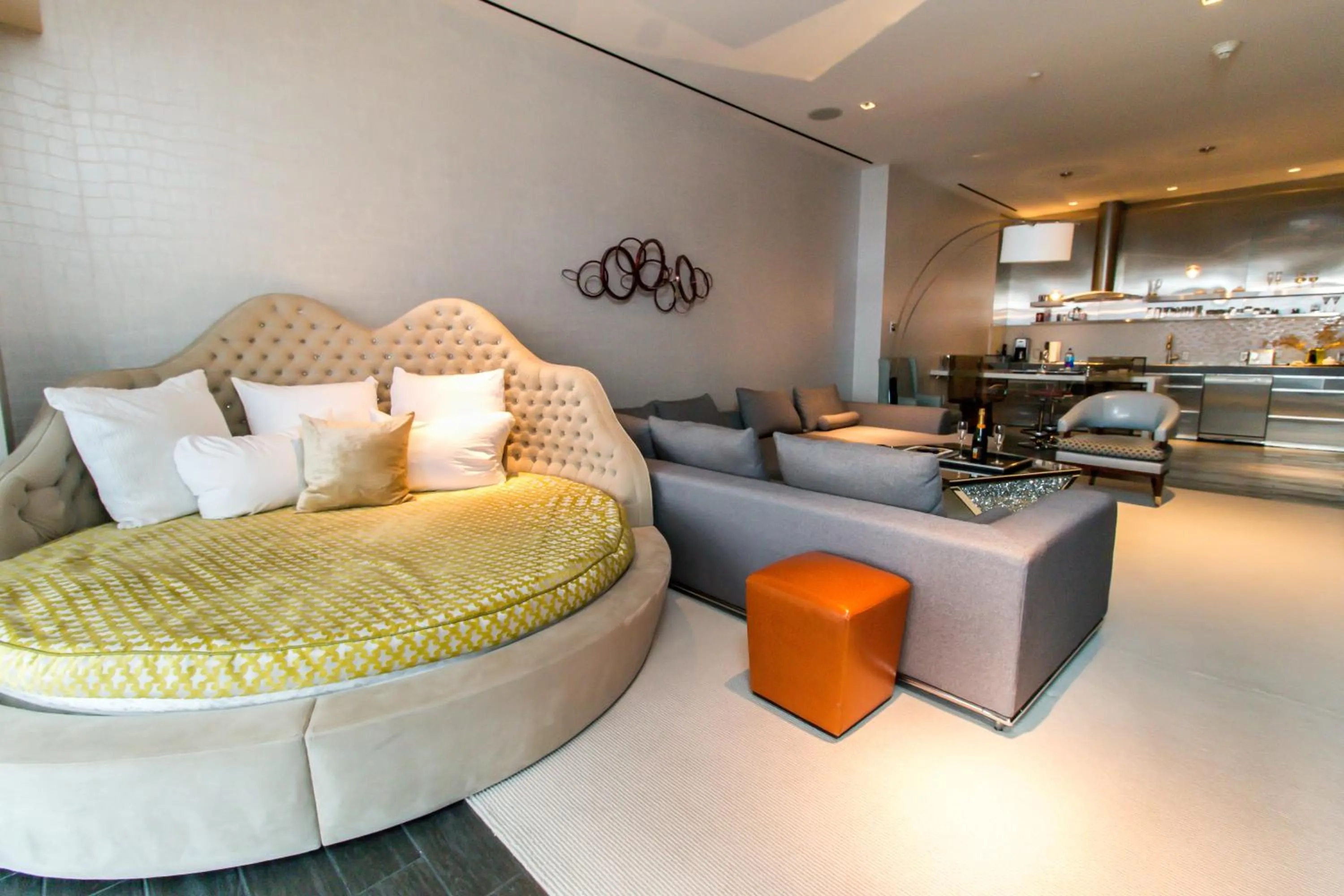 Romance Phenthouse at Palms Place