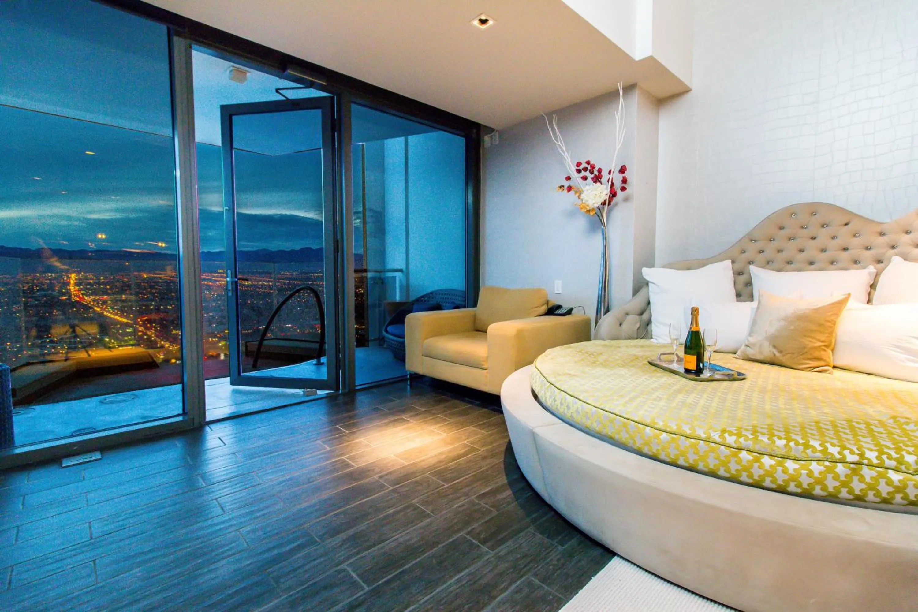 Bed in Romance Phenthouse at Palms Place