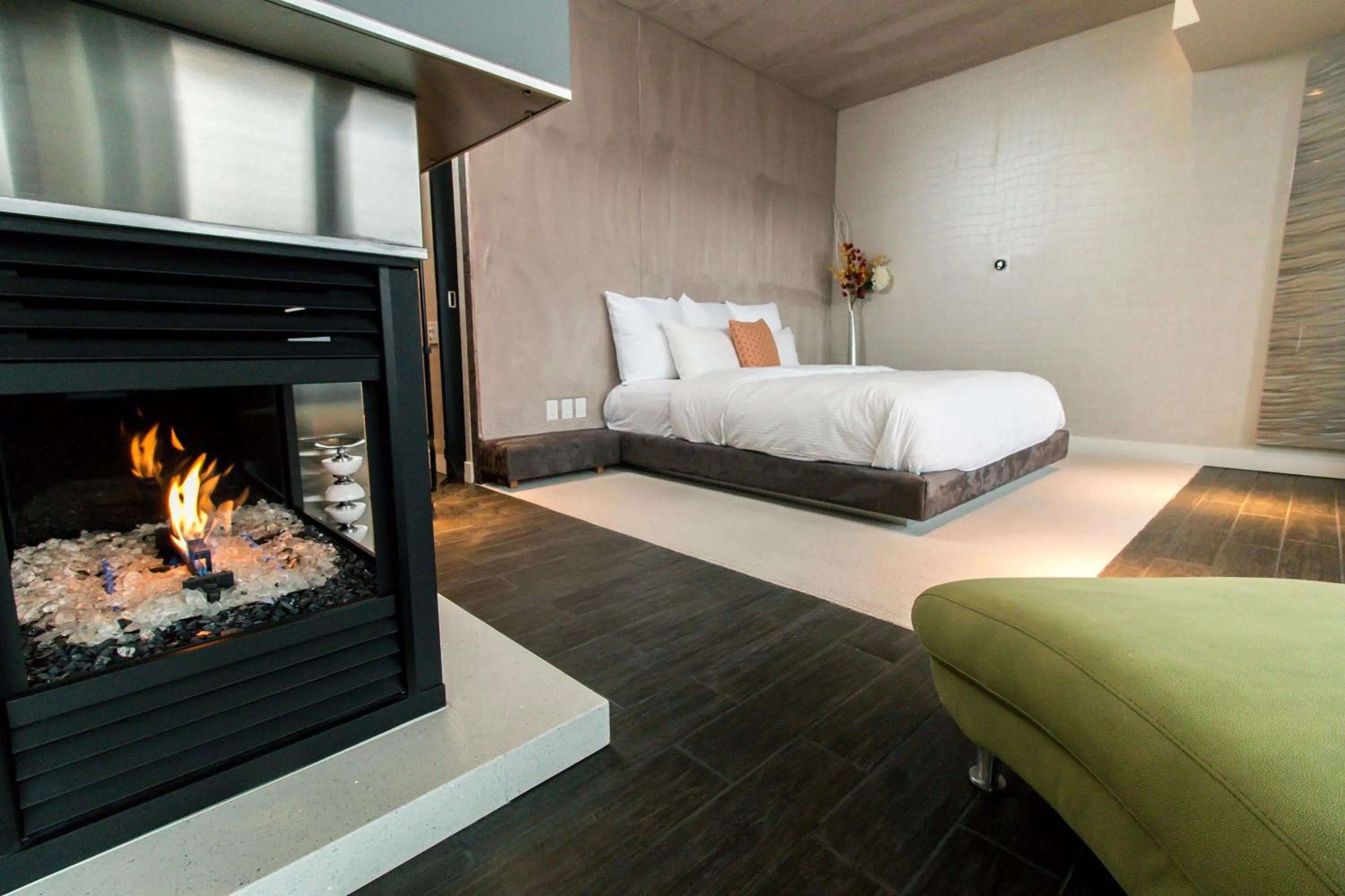 Bed in Romance Phenthouse at Palms Place