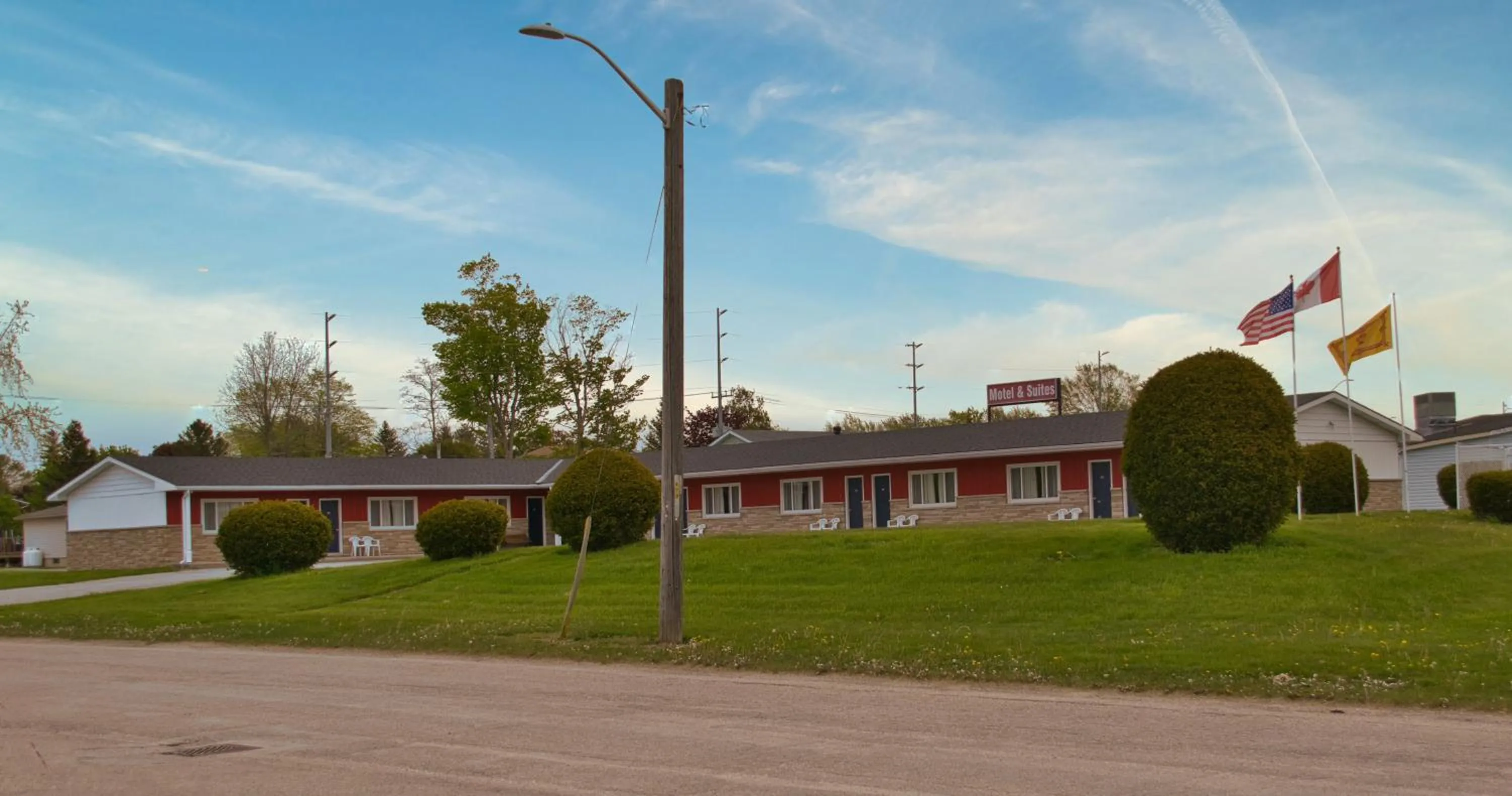 Maple Leaf Inn & Suites