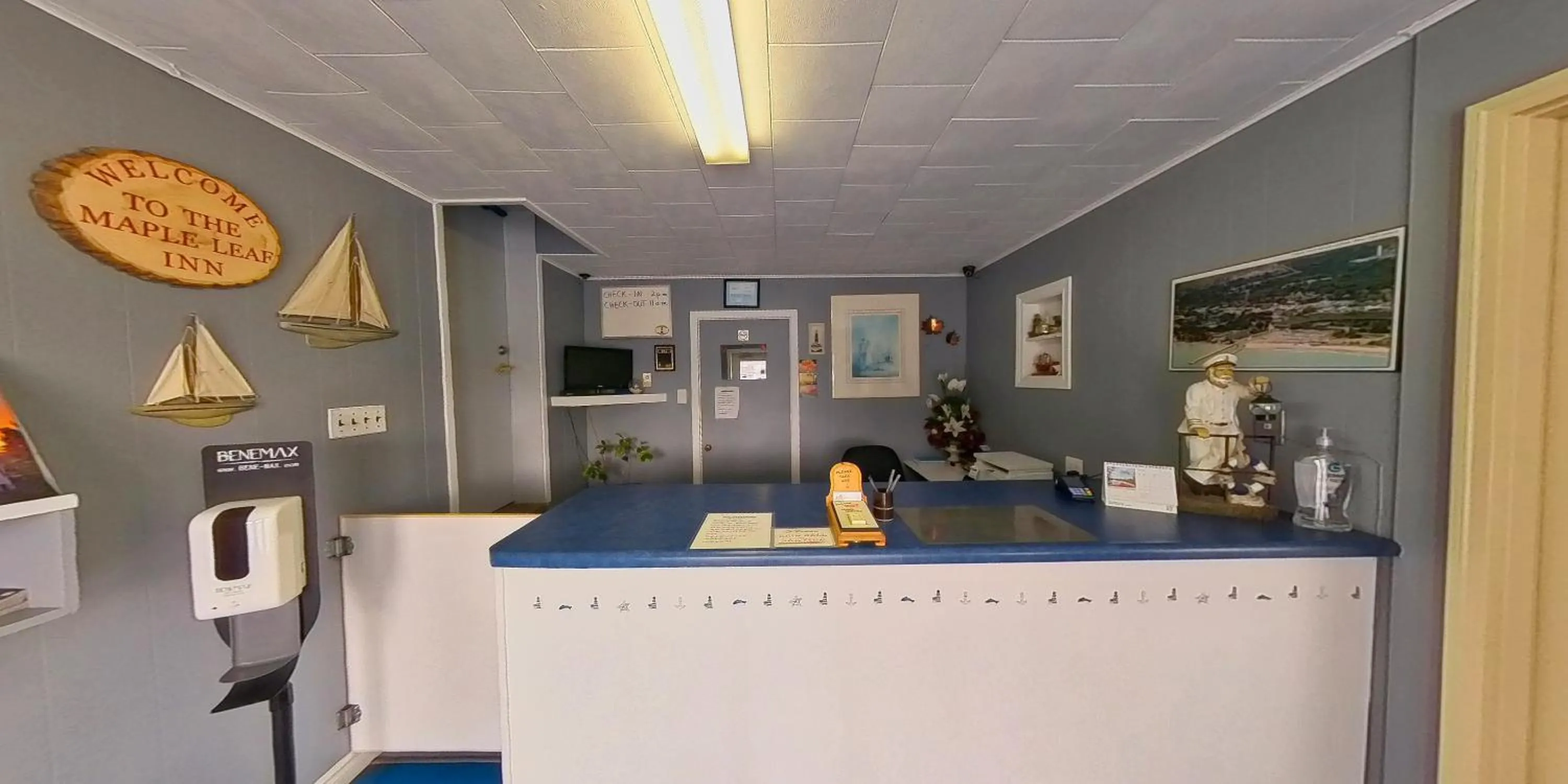 Maple Leaf Inn & Suites