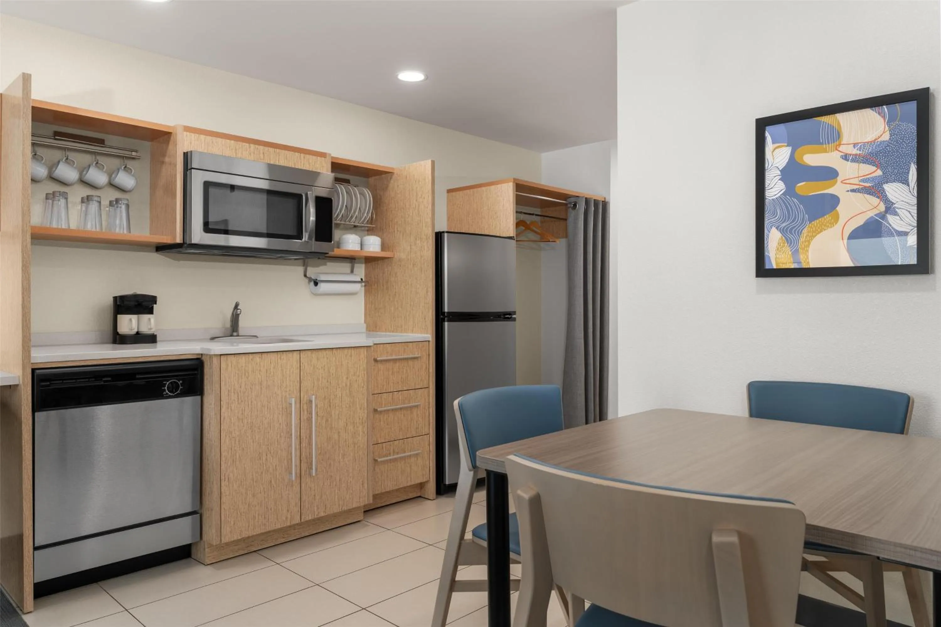 Kitchen or kitchenette in Home2 Suites by Hilton Lexington Park Patuxent River NAS, MD