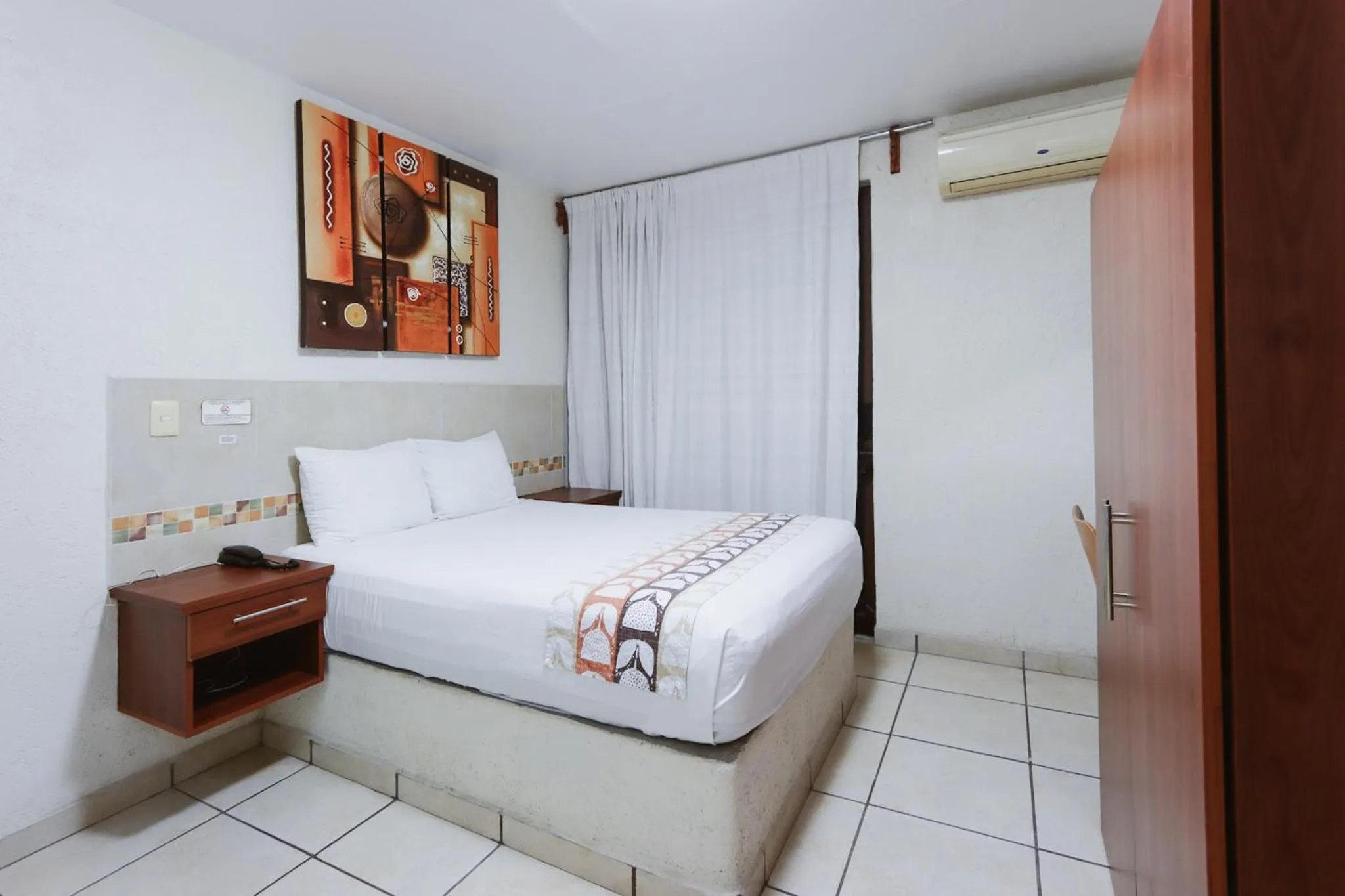 Property building, Bed in Hotel Guivá Huatulco