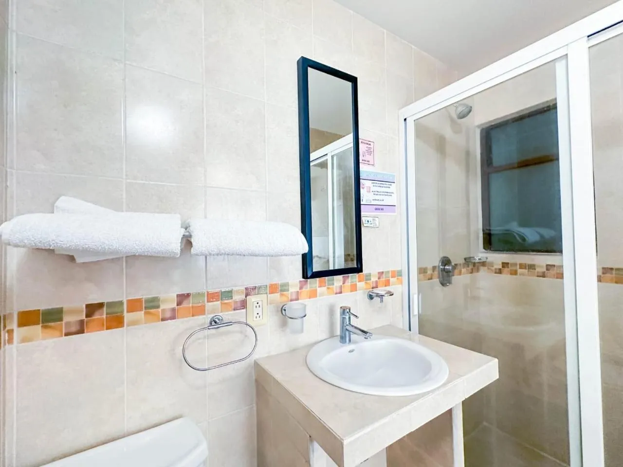 Shower in Hotel Guivá Huatulco