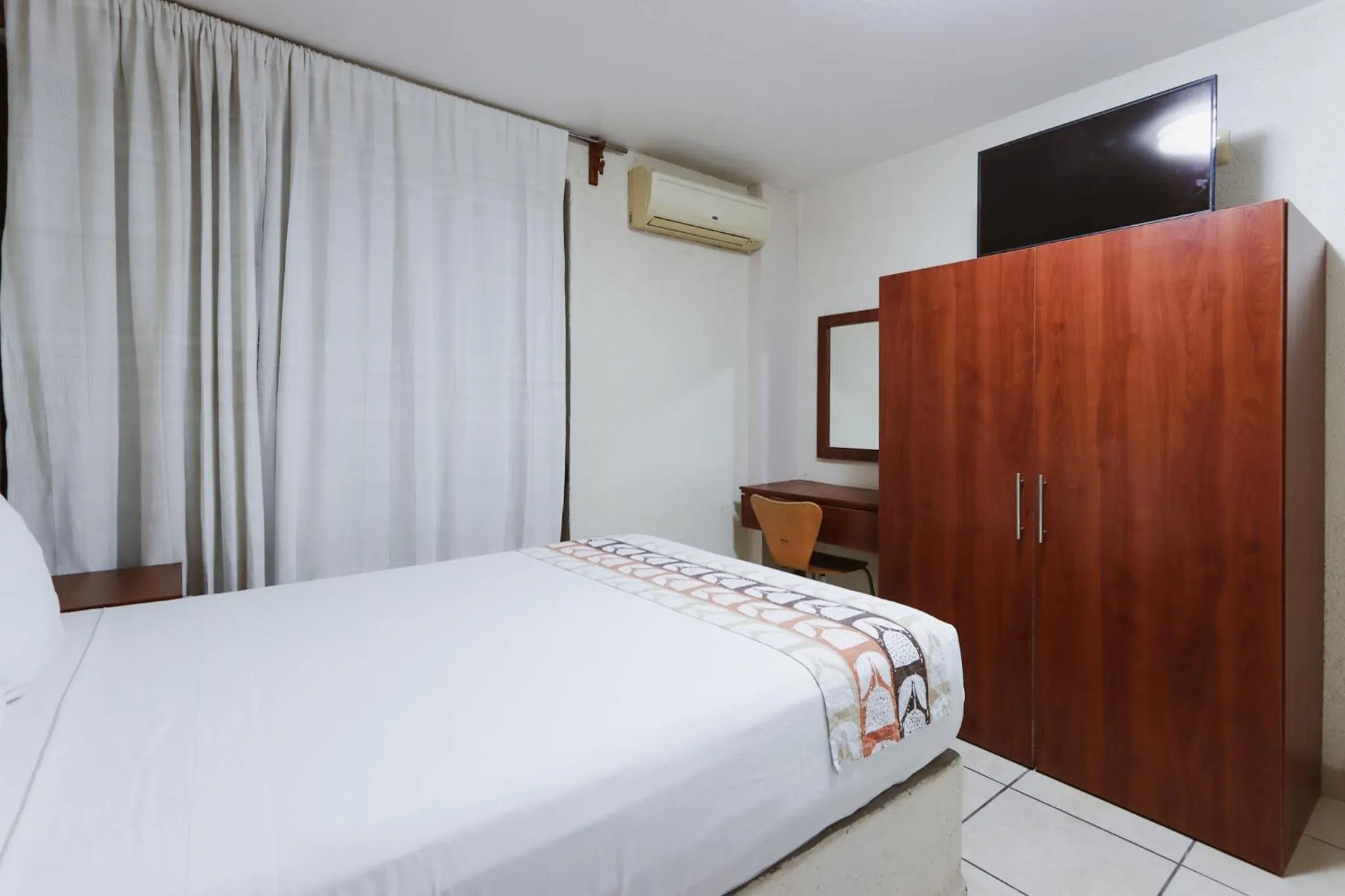 Bed in Hotel Guivá Huatulco