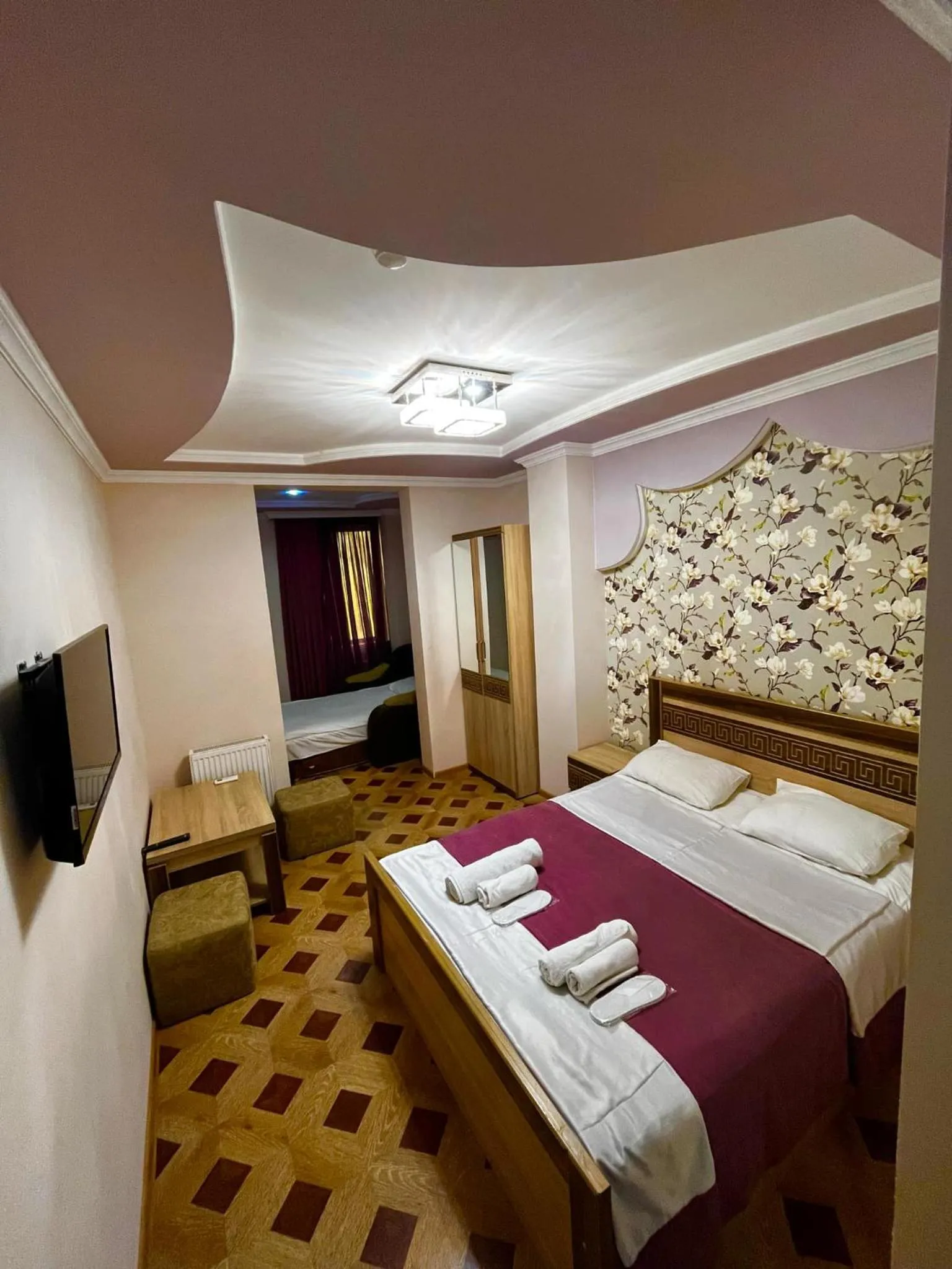 Toilet, Bed in Georgian Palace Hotel