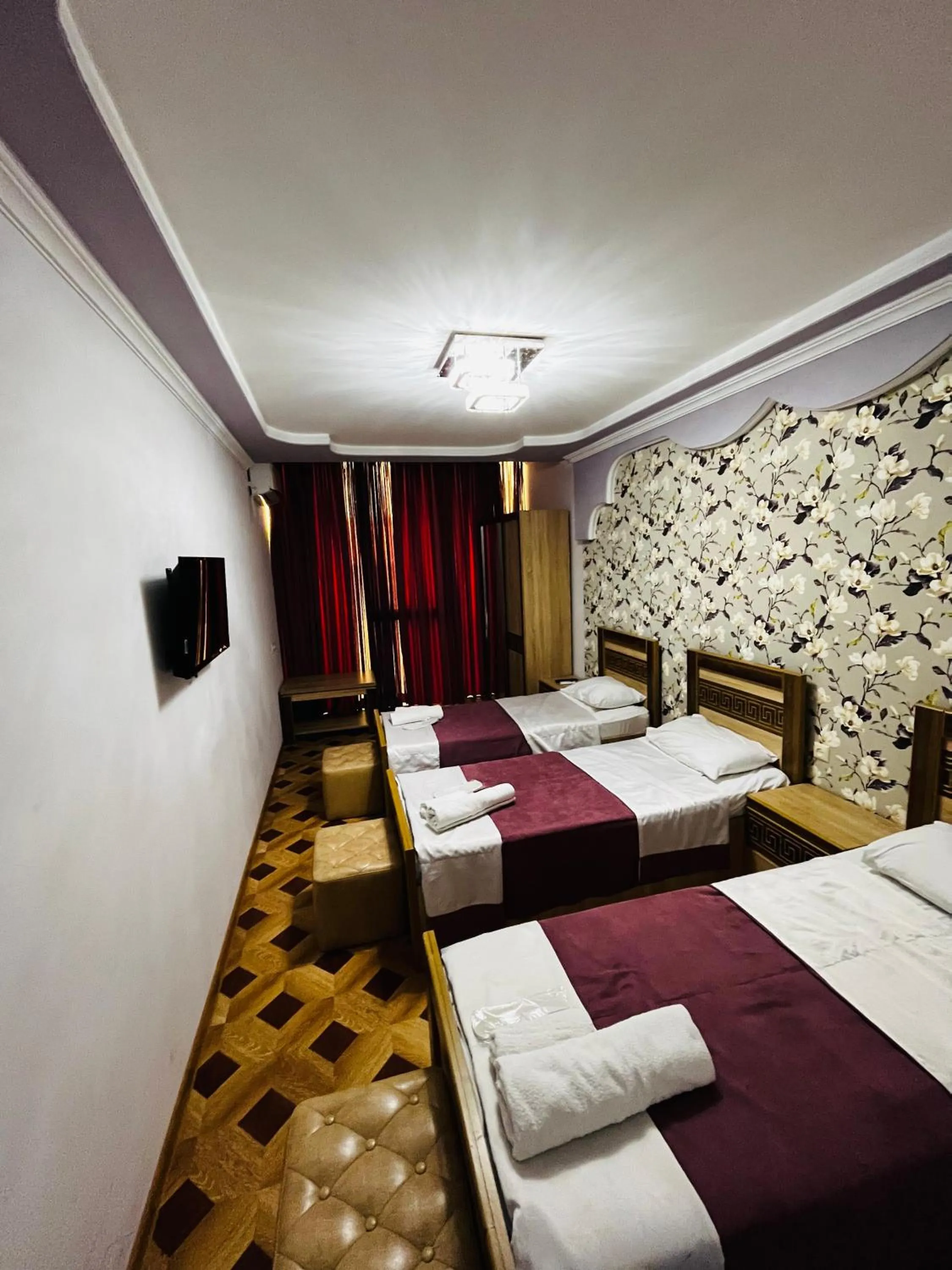 Shower, Bed in Georgian Palace Hotel