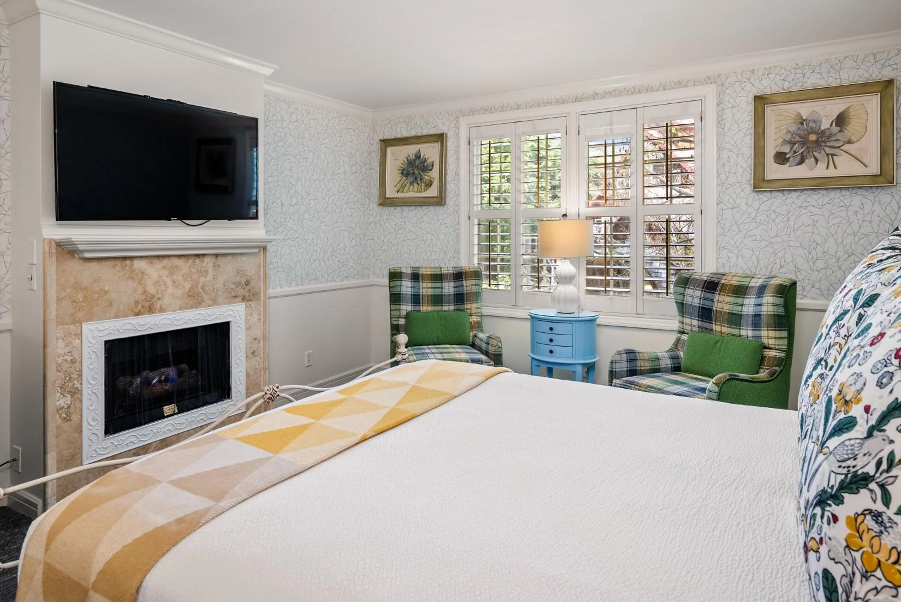 flat iron, Bed in Apple Farm Inn