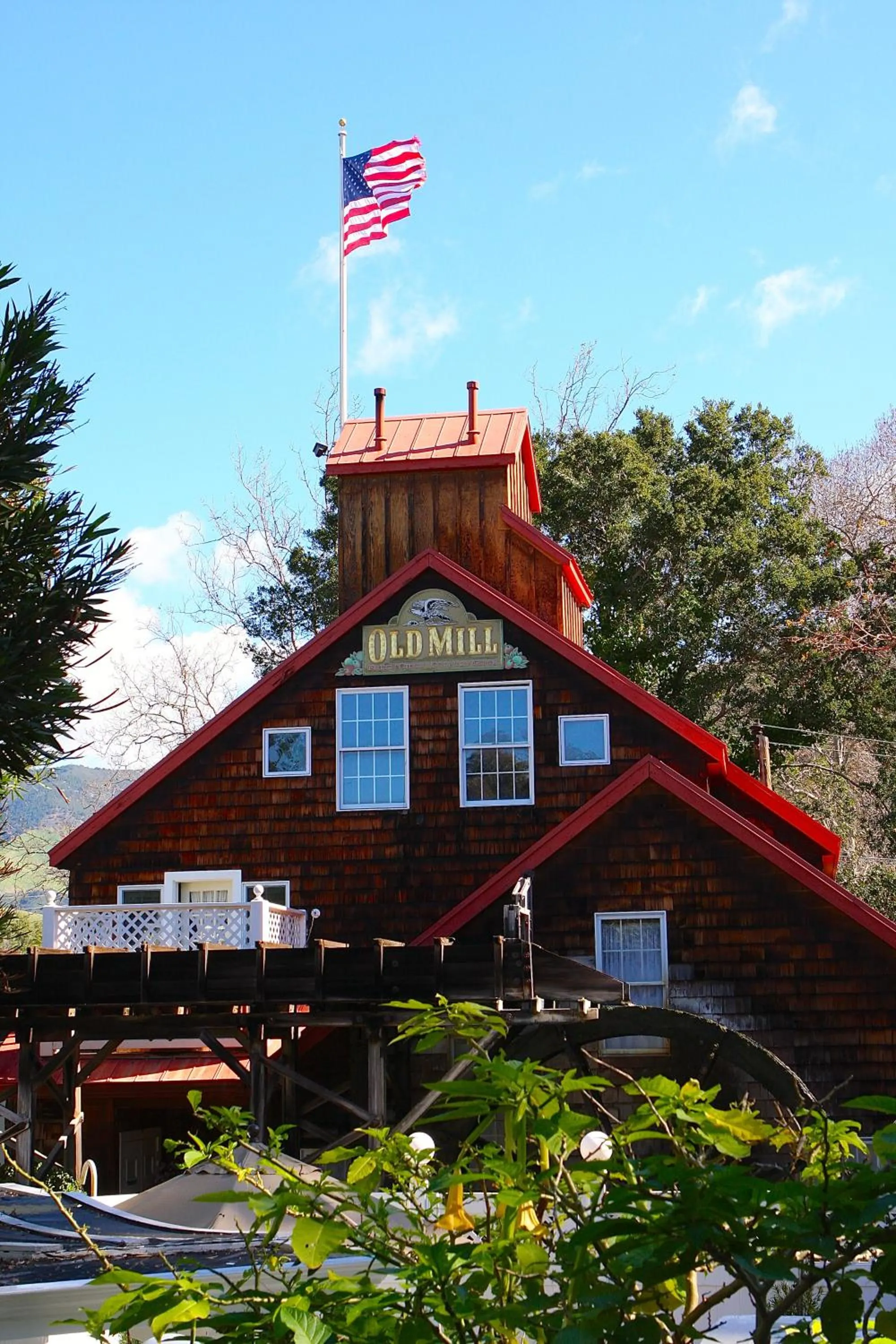 Facade/entrance in Apple Farm Inn