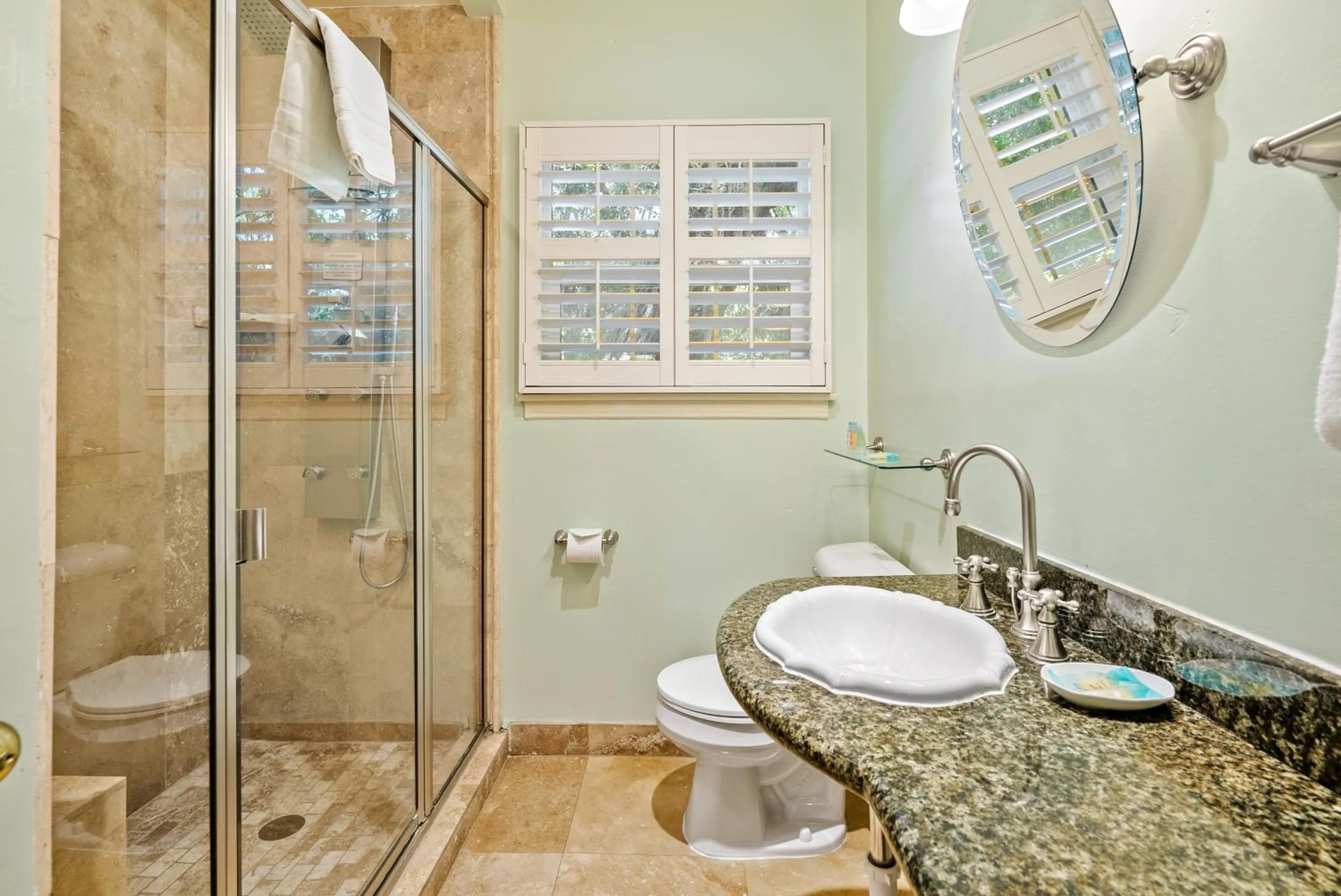 Bathroom in Apple Farm Inn