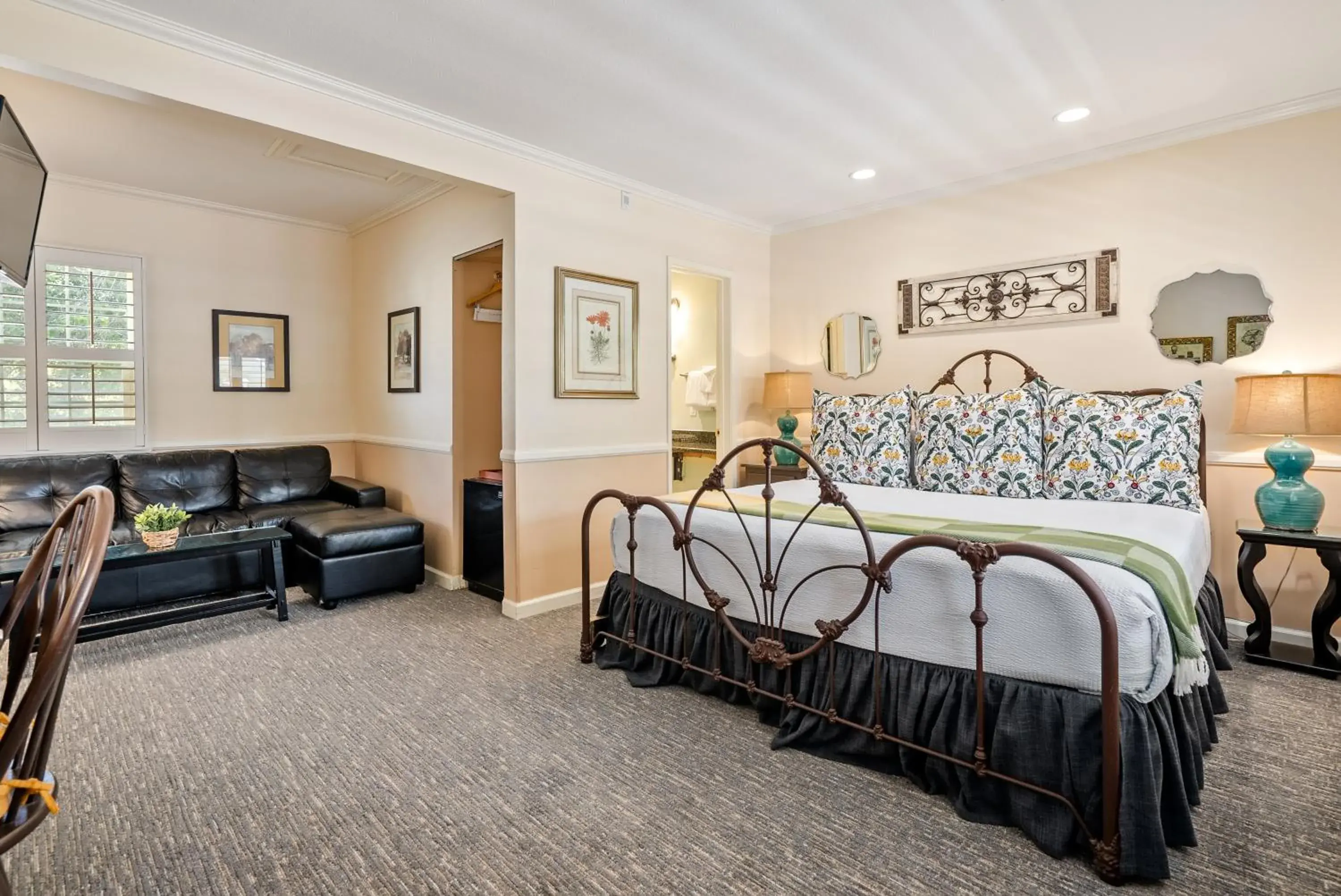 Bed in Apple Farm Inn Bed in Apple Farm Inn