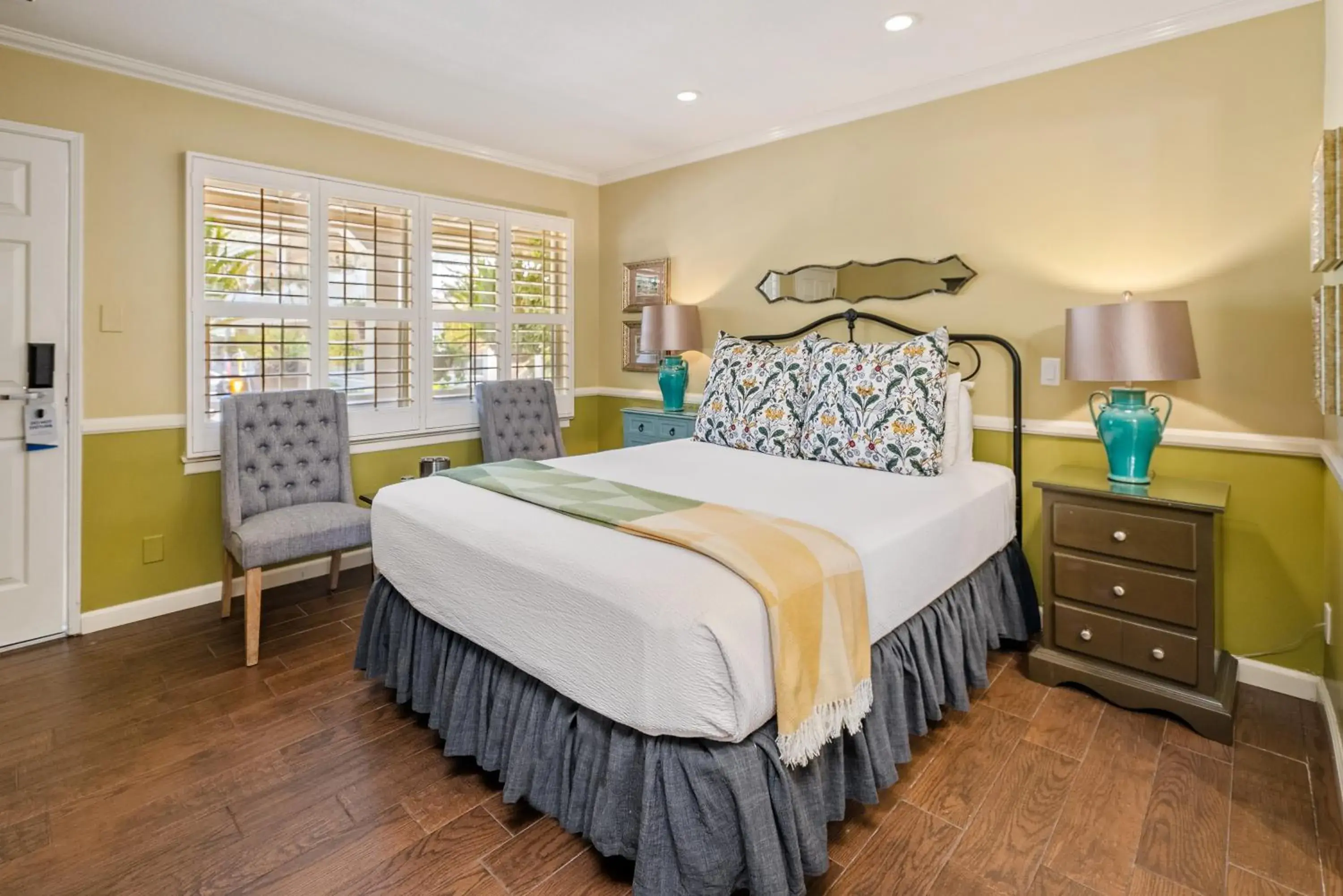 Bed in Apple Farm Inn Bed in Apple Farm Inn