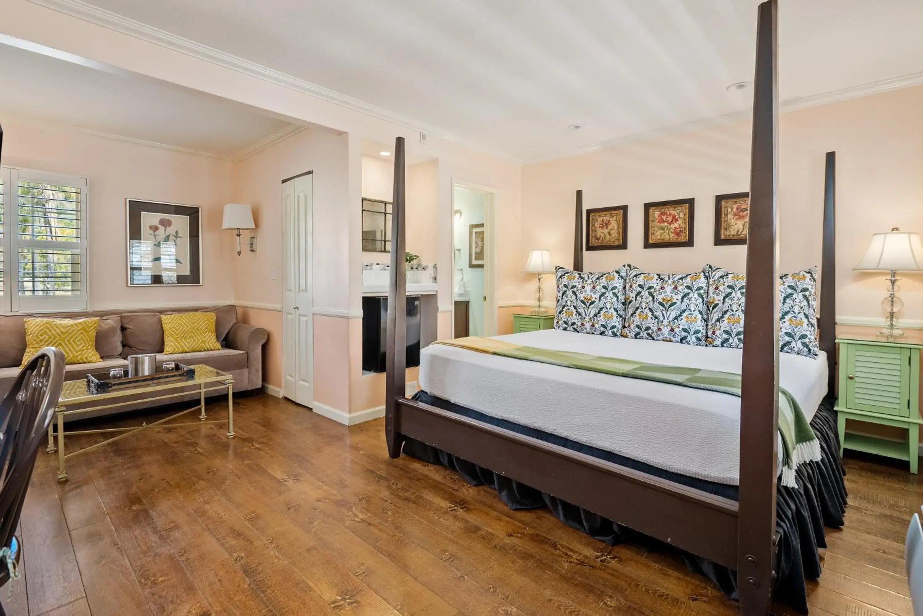 Bed in Apple Farm Inn Bed in Apple Farm Inn