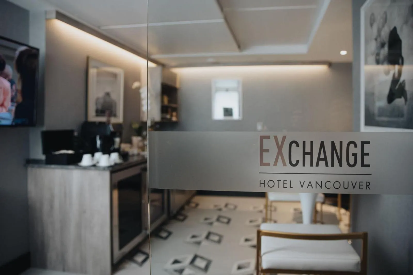 Lounge or bar in EXchange Hotel Vancouver