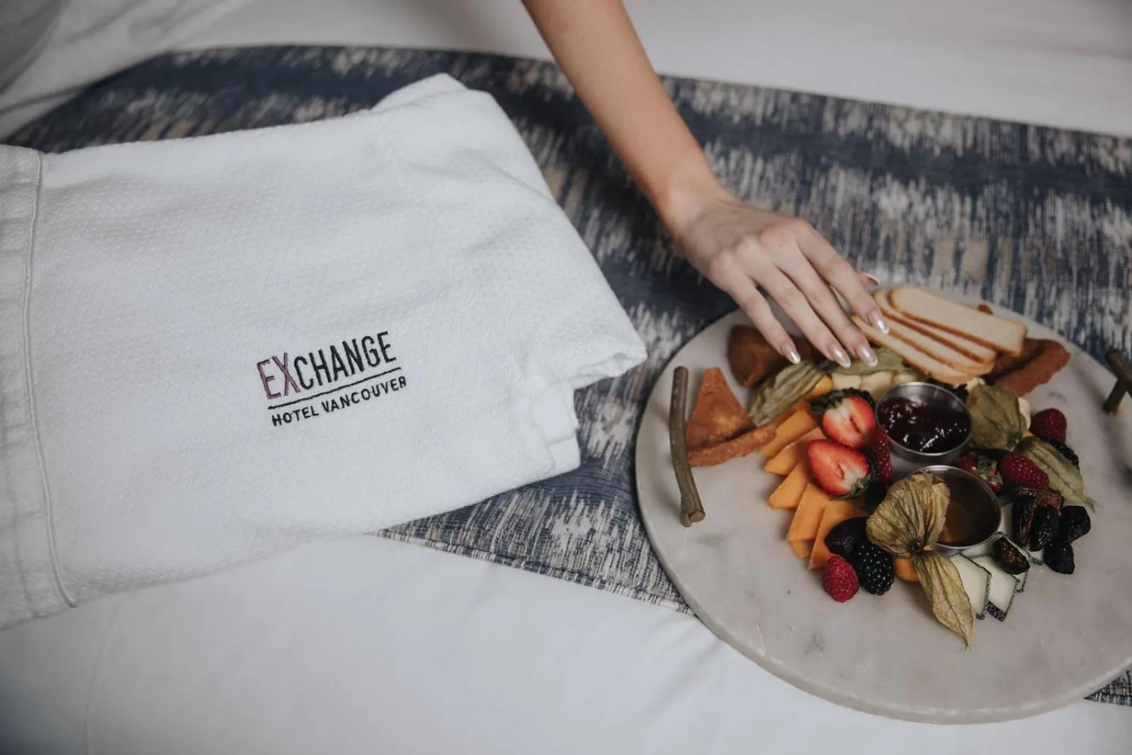 Lounge or bar in EXchange Hotel Vancouver