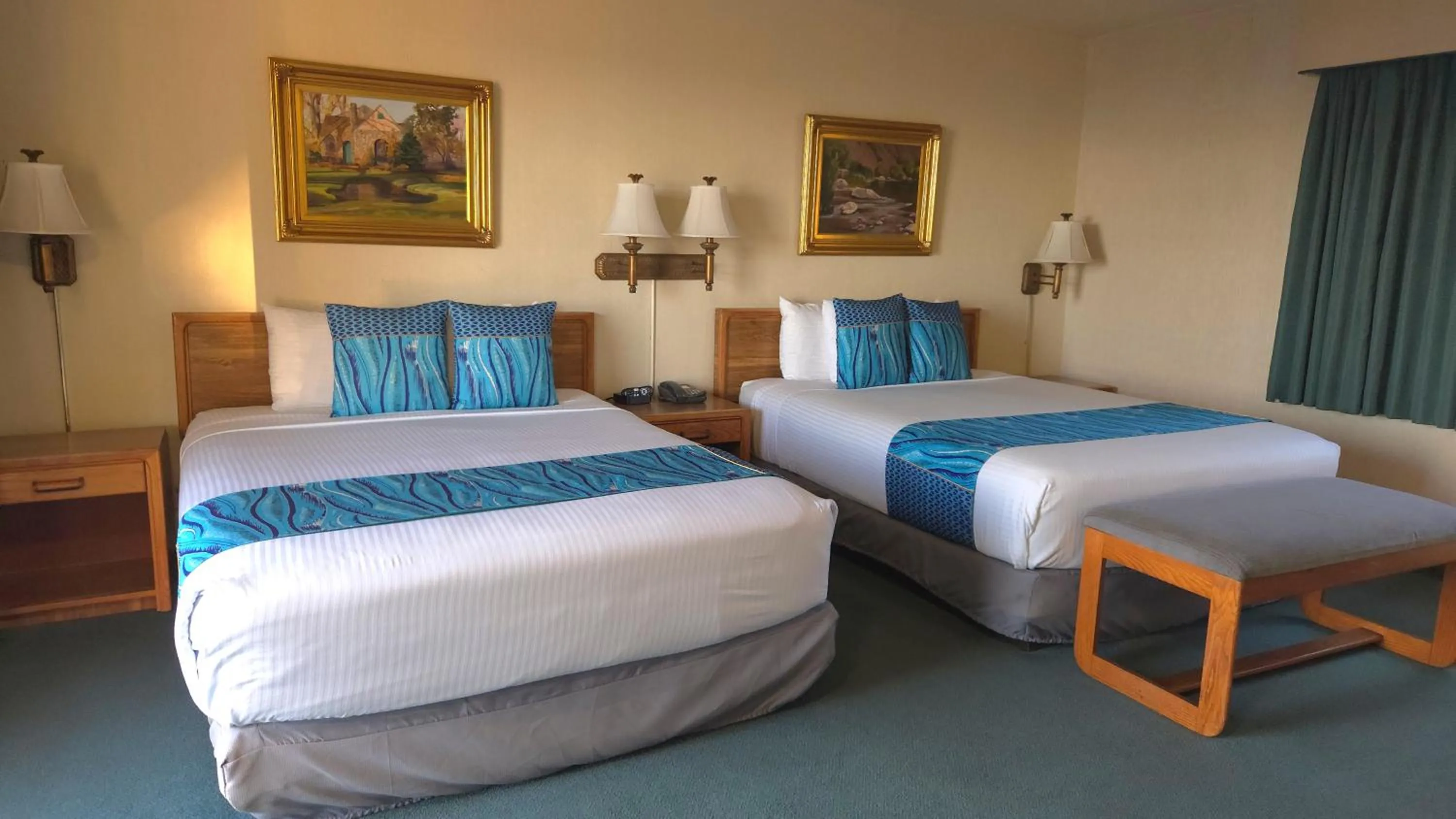 Deluxe Ocean View 2 Queen Beds in Cabrillo Inn at the Beach