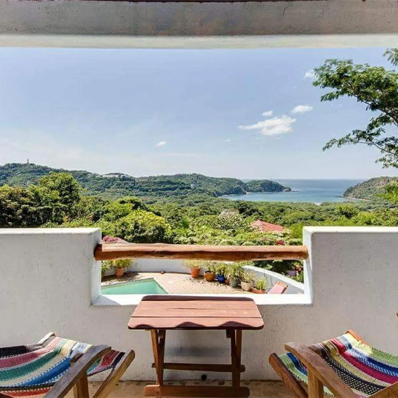 Facade/entrance in El Jardin