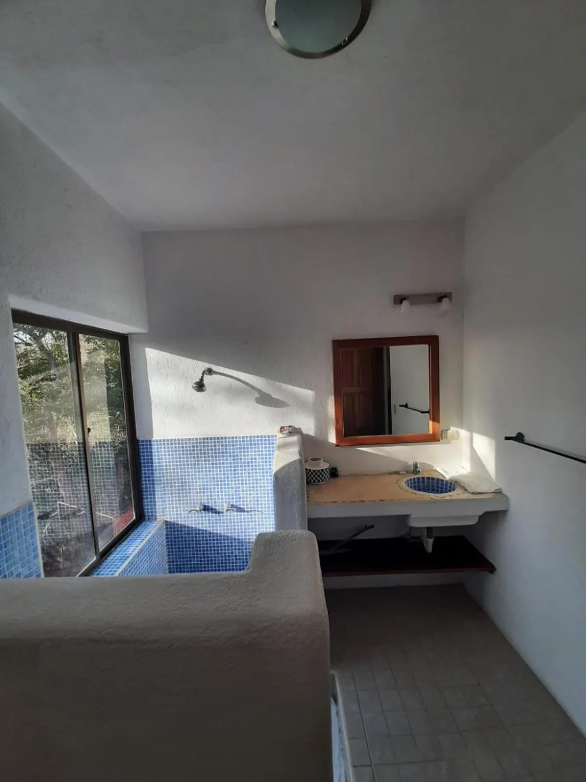 Bathroom, Bed in El Jardin