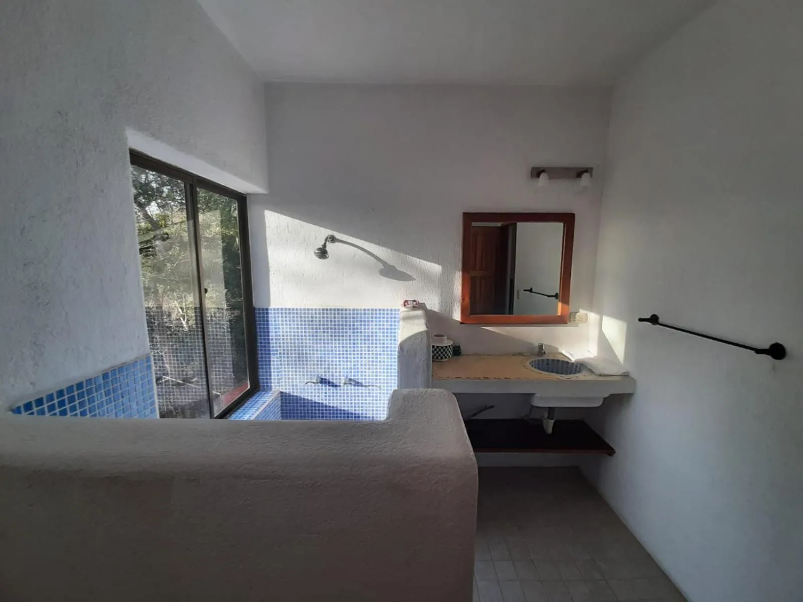 Bathroom, Bed in El Jardin