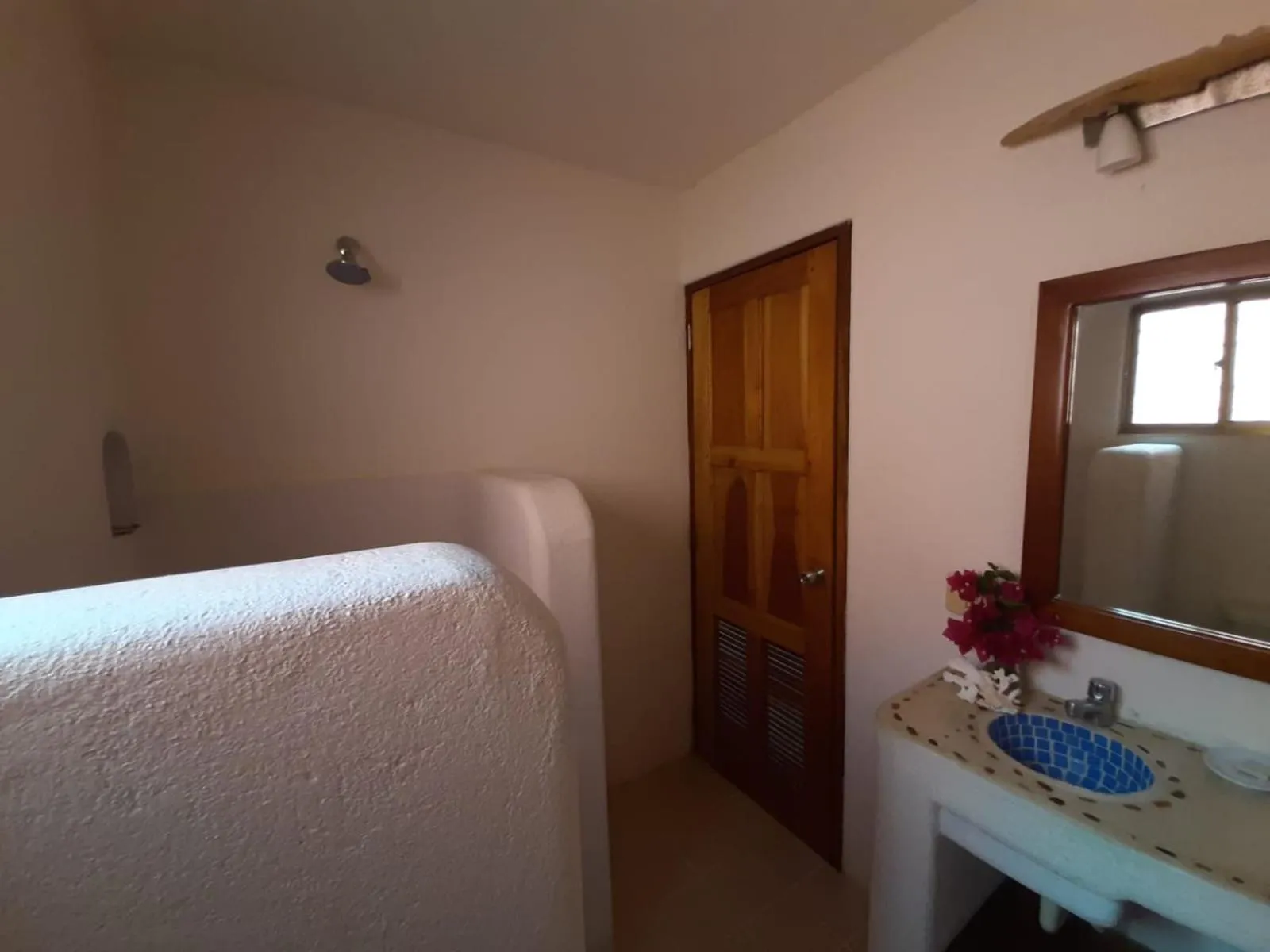 Bathroom, Bed in El Jardin
