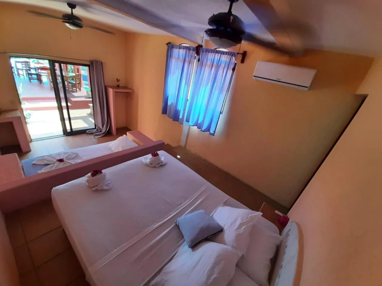 Photo of the whole room, Bed in El Jardin