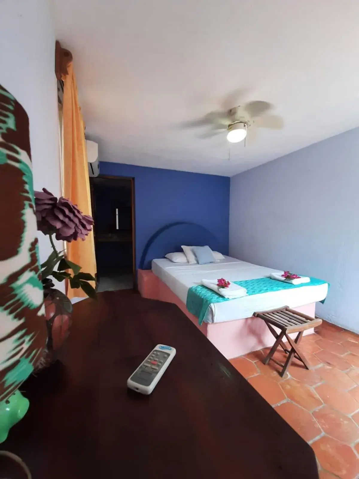 Budget Double Room in El Jardin Budget Double Room in El Jardin