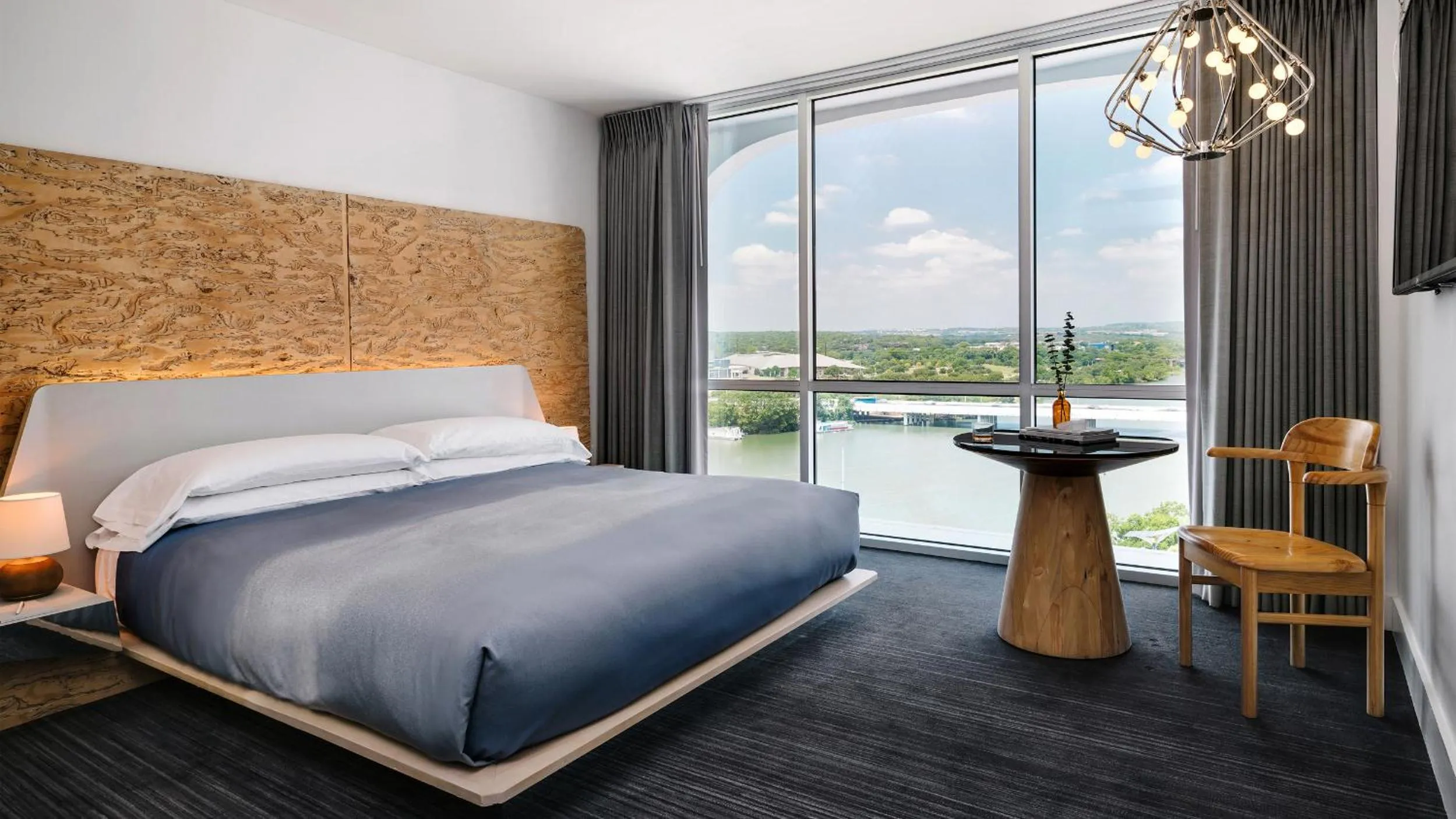 Bedroom, Bed in The LINE Austin